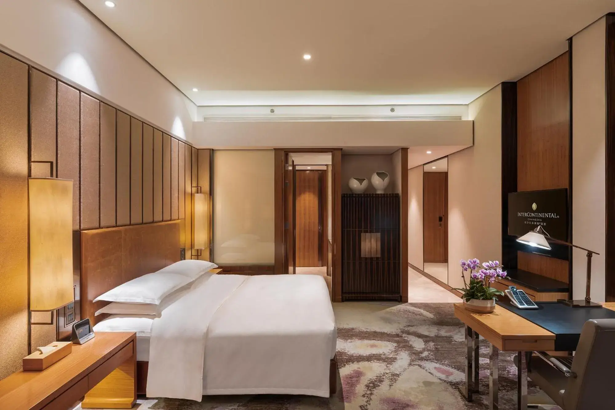 Photo of the whole room, Bed in InterContinental Changsha Photo of the whole room, Bed in InterContinental Changsha
