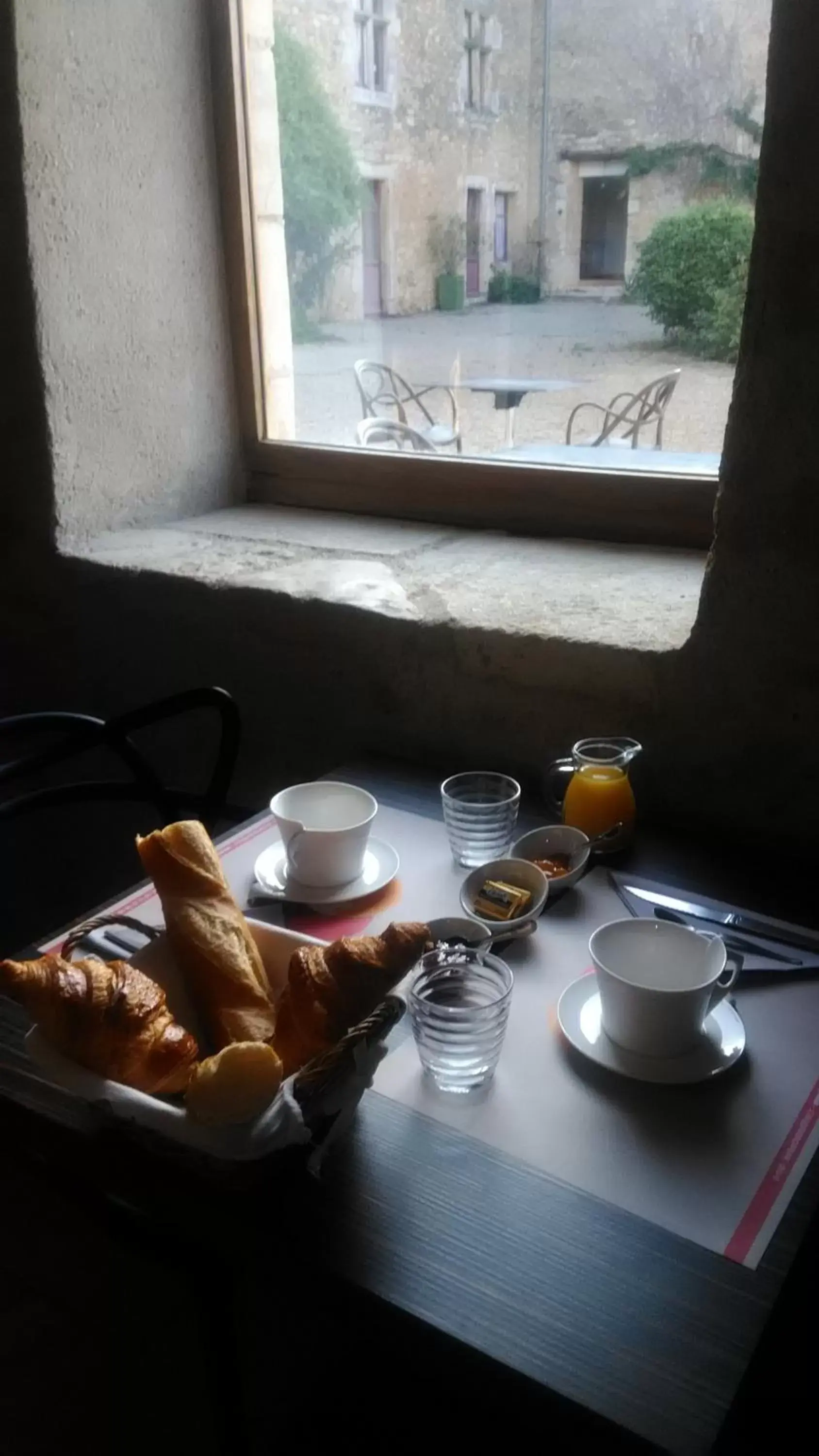 Breakfast in Le Vieux Chateau