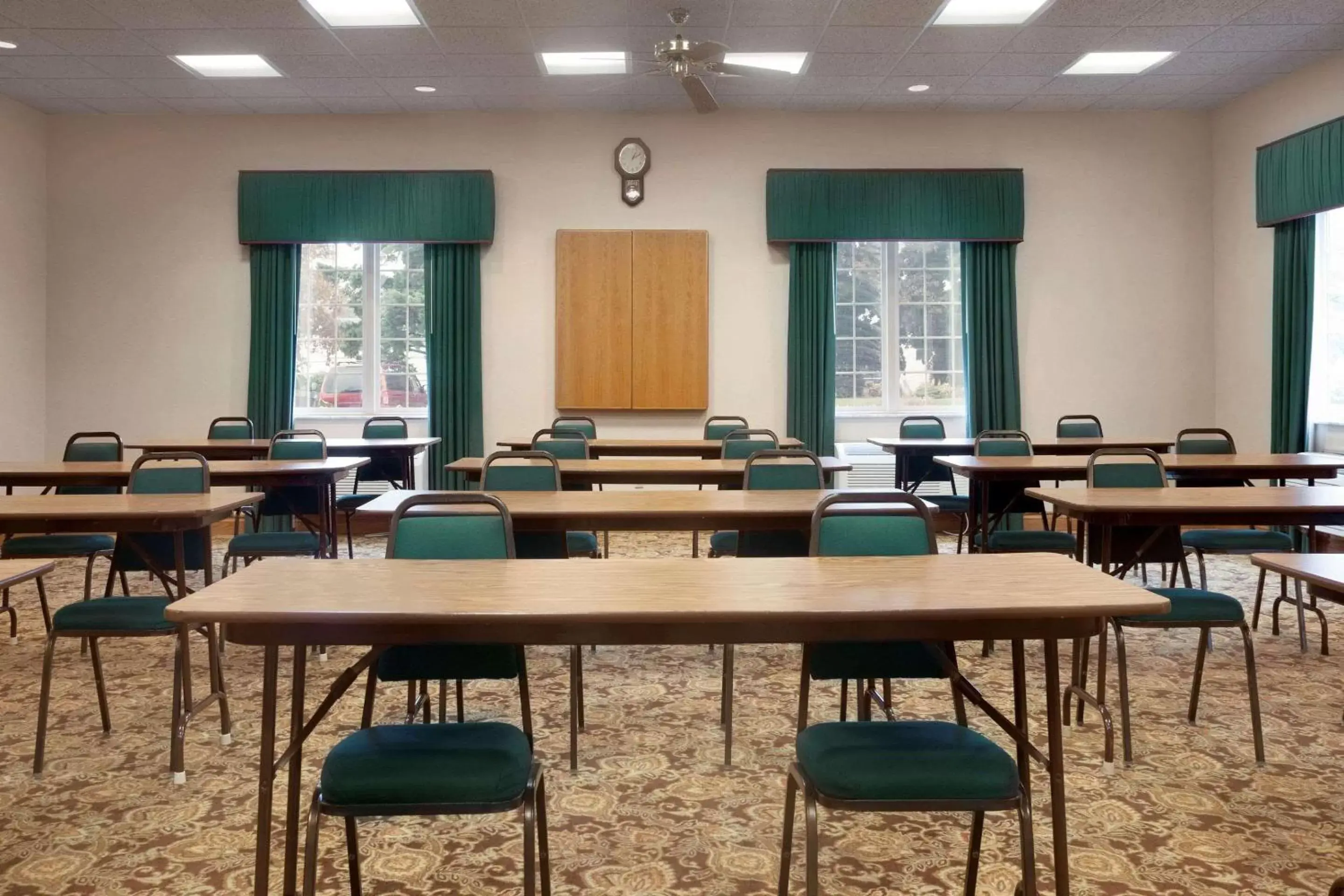 Meeting/conference room in Country Inn & Suites by Radisson, Kalamazoo, MI