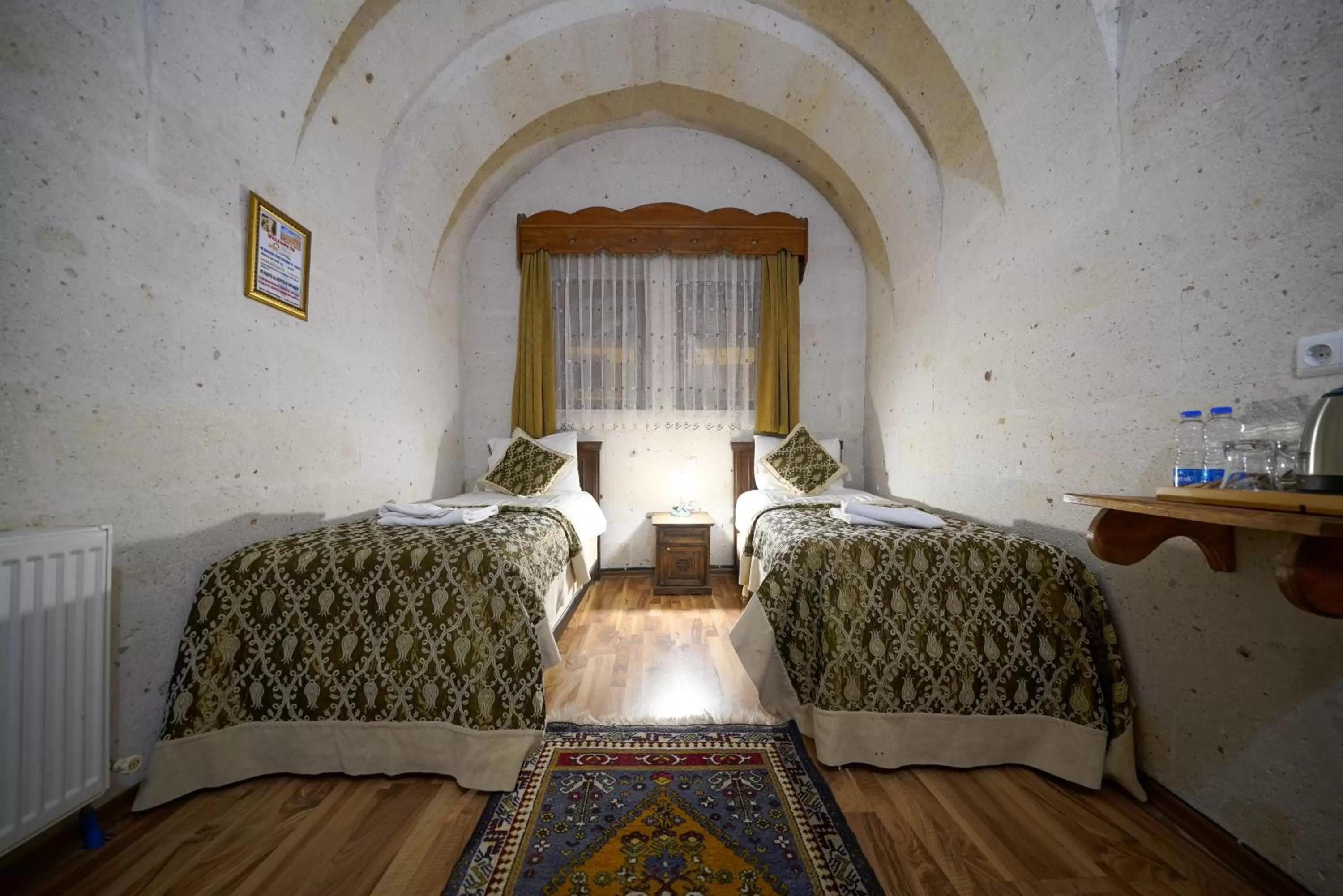 Photo of the whole room, Bed in Arch Palace