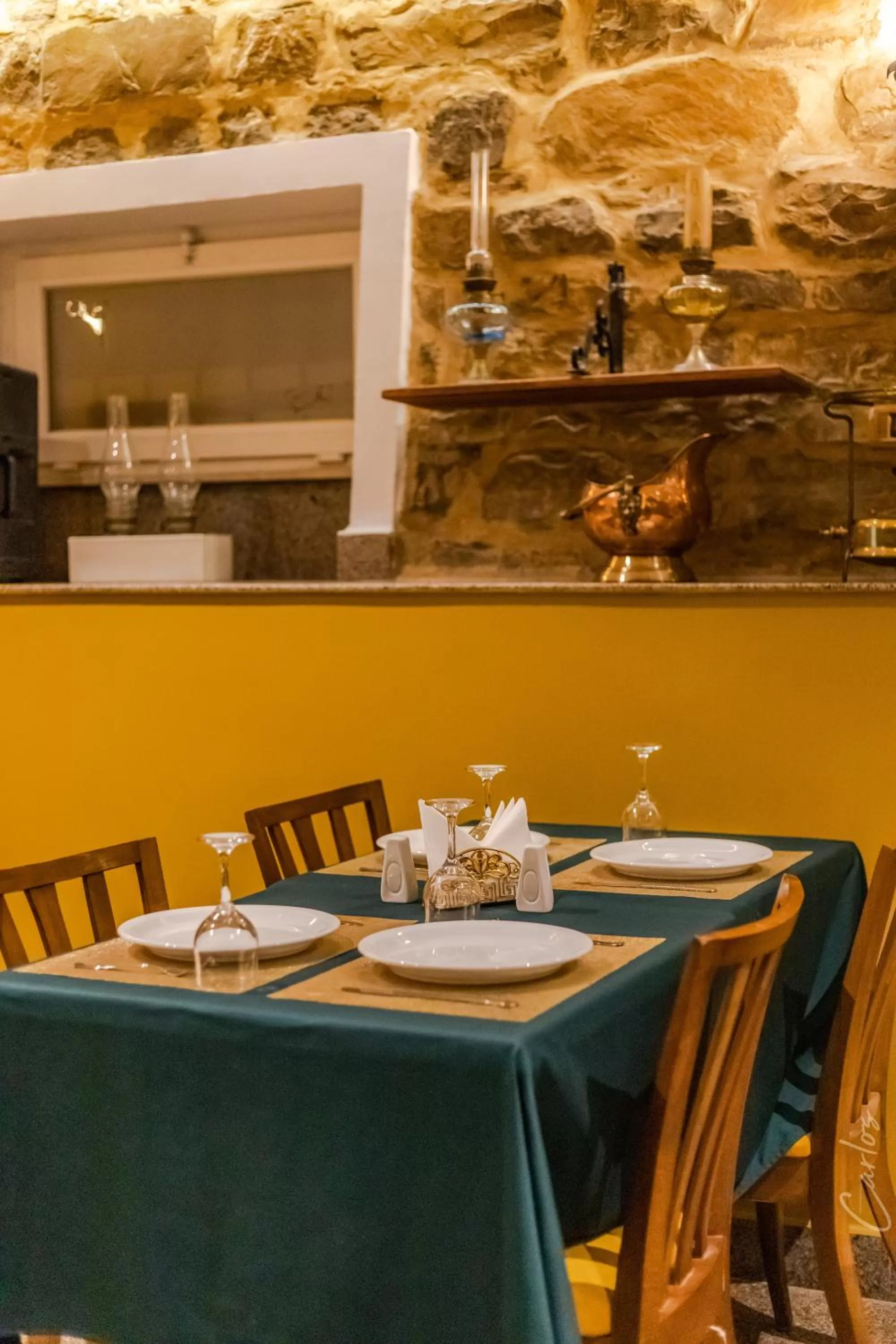 Restaurant/places to eat in HOTEL LAFAYETTE