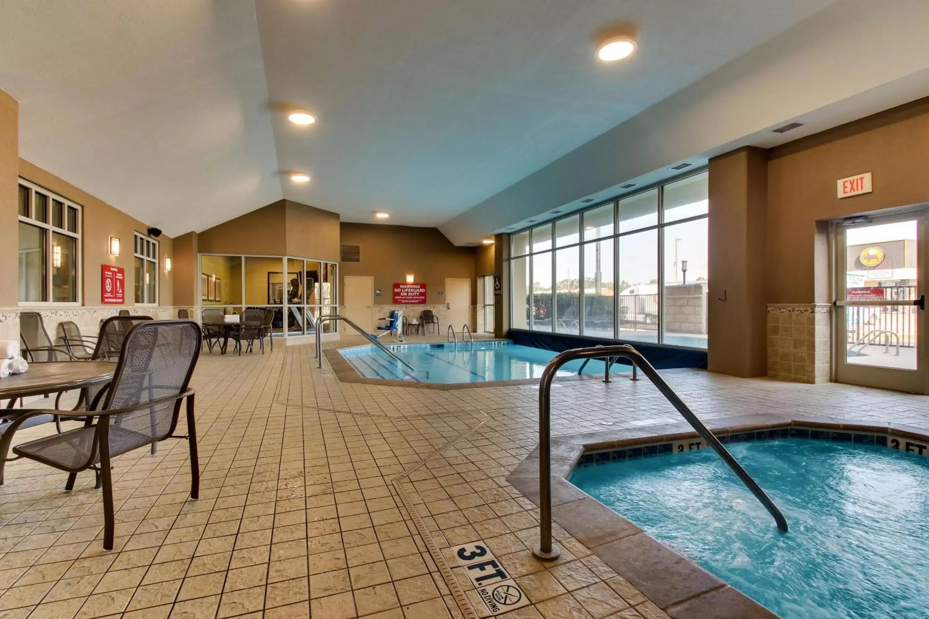 Activities, Swimming Pool in Drury Inn & Suites Meridian