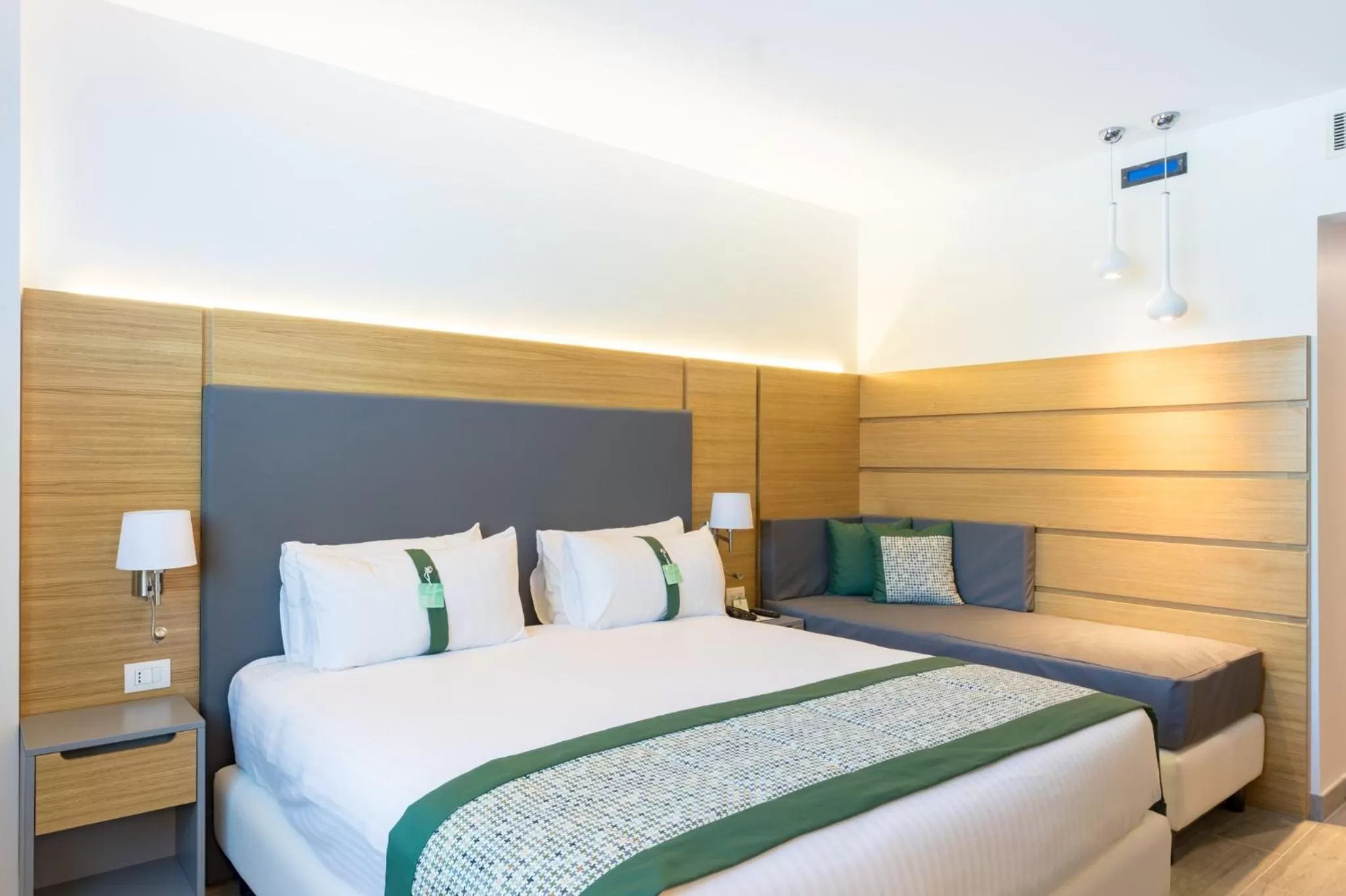 Photo of the whole room, Bed in Holiday Inn Naples by IHG