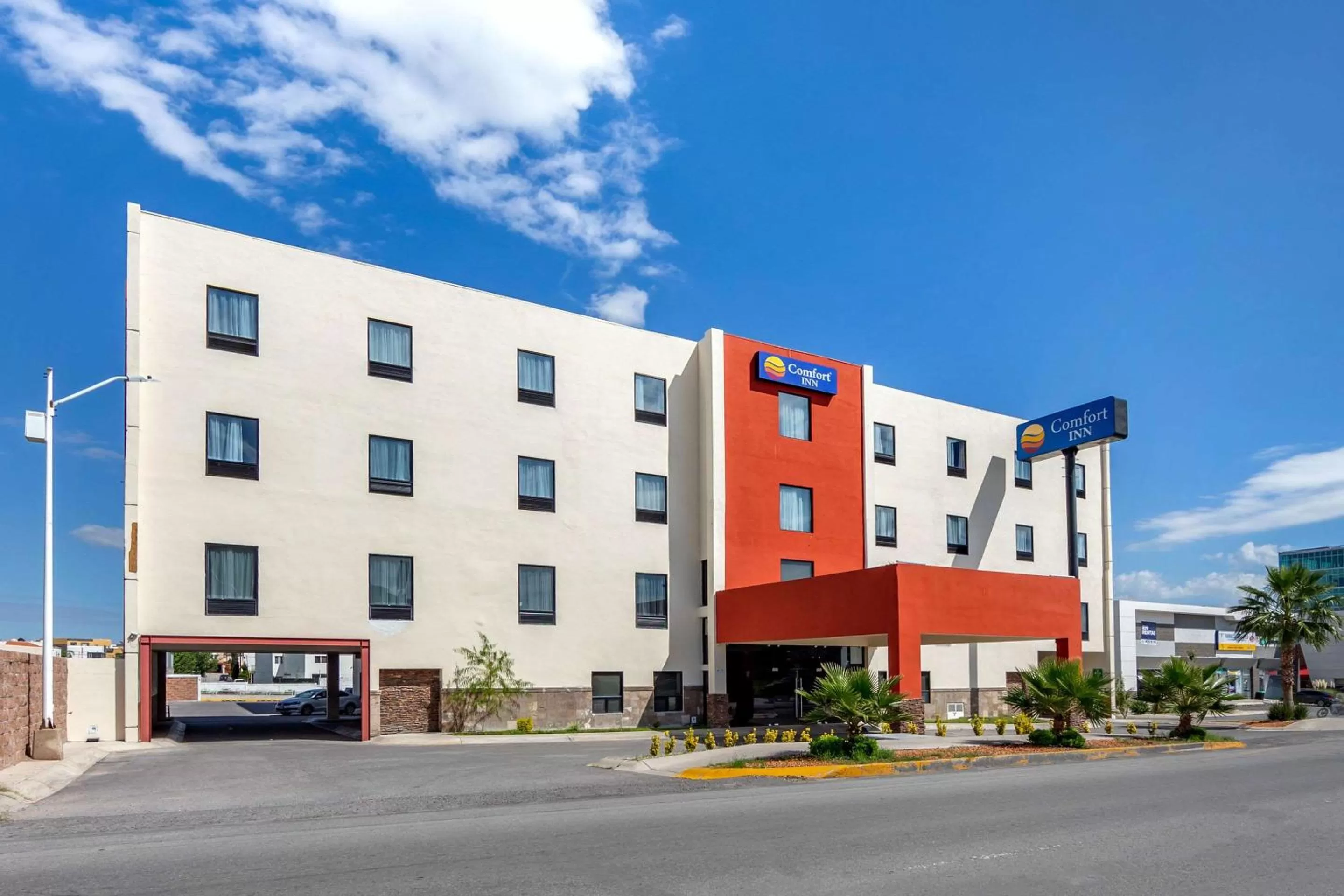 Property building in Comfort Inn Chihuahua