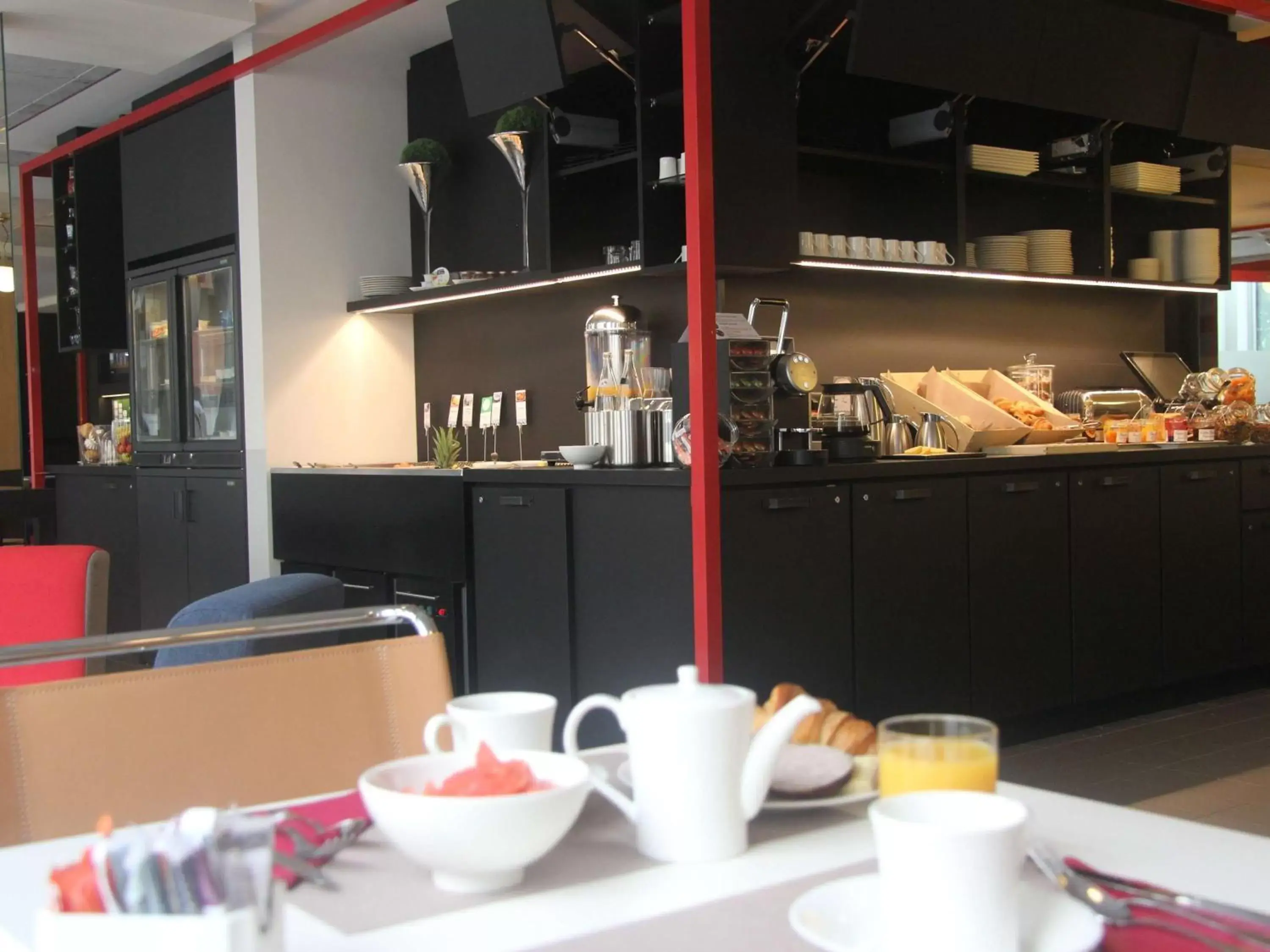 Breakfast, Restaurant/Places to Eat in Mercure Rennes Centre Parlement