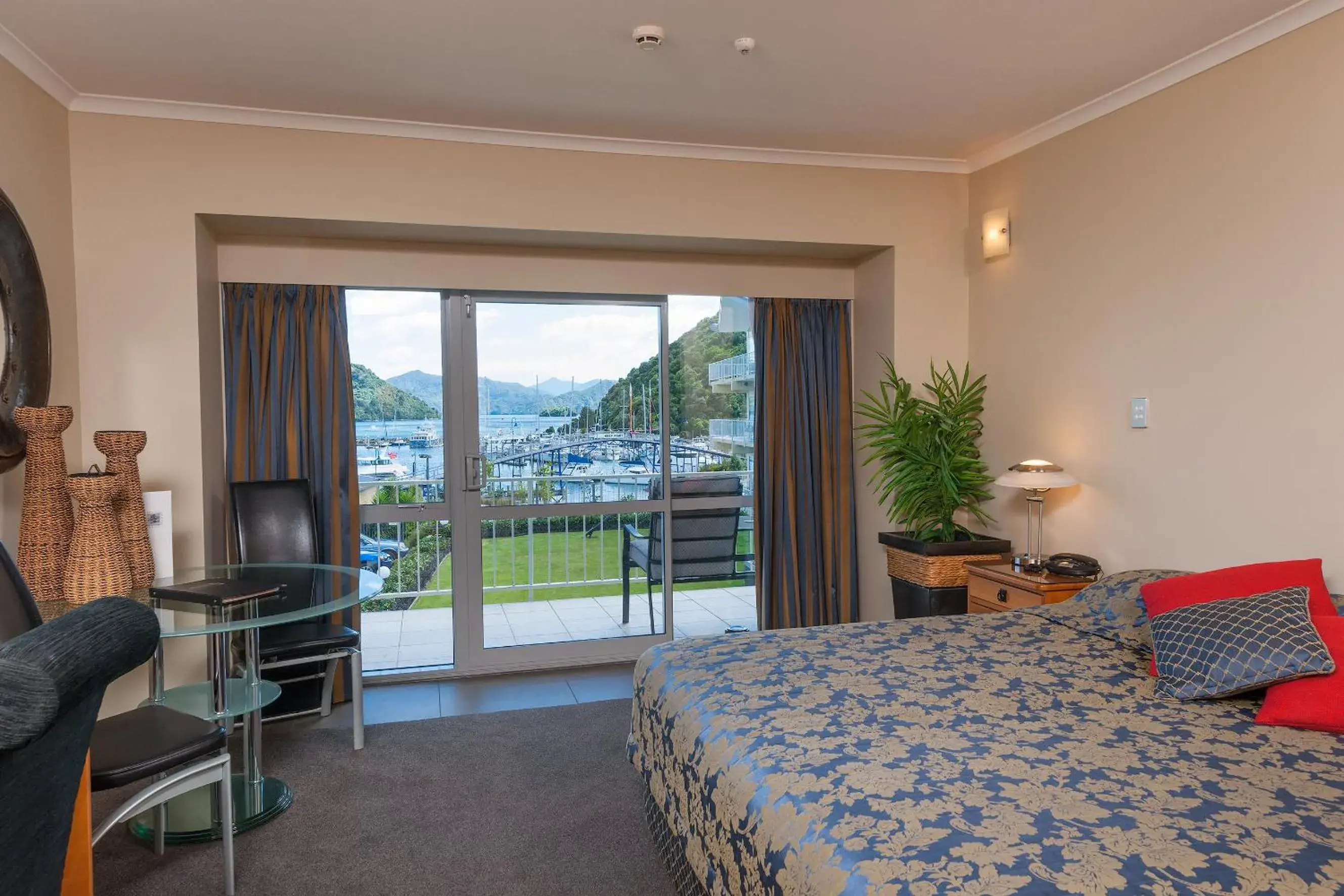 View (from property/room), Bed in Beachcomber Inn Picton View (from property/room), Bed in Beachcomber Inn Picton