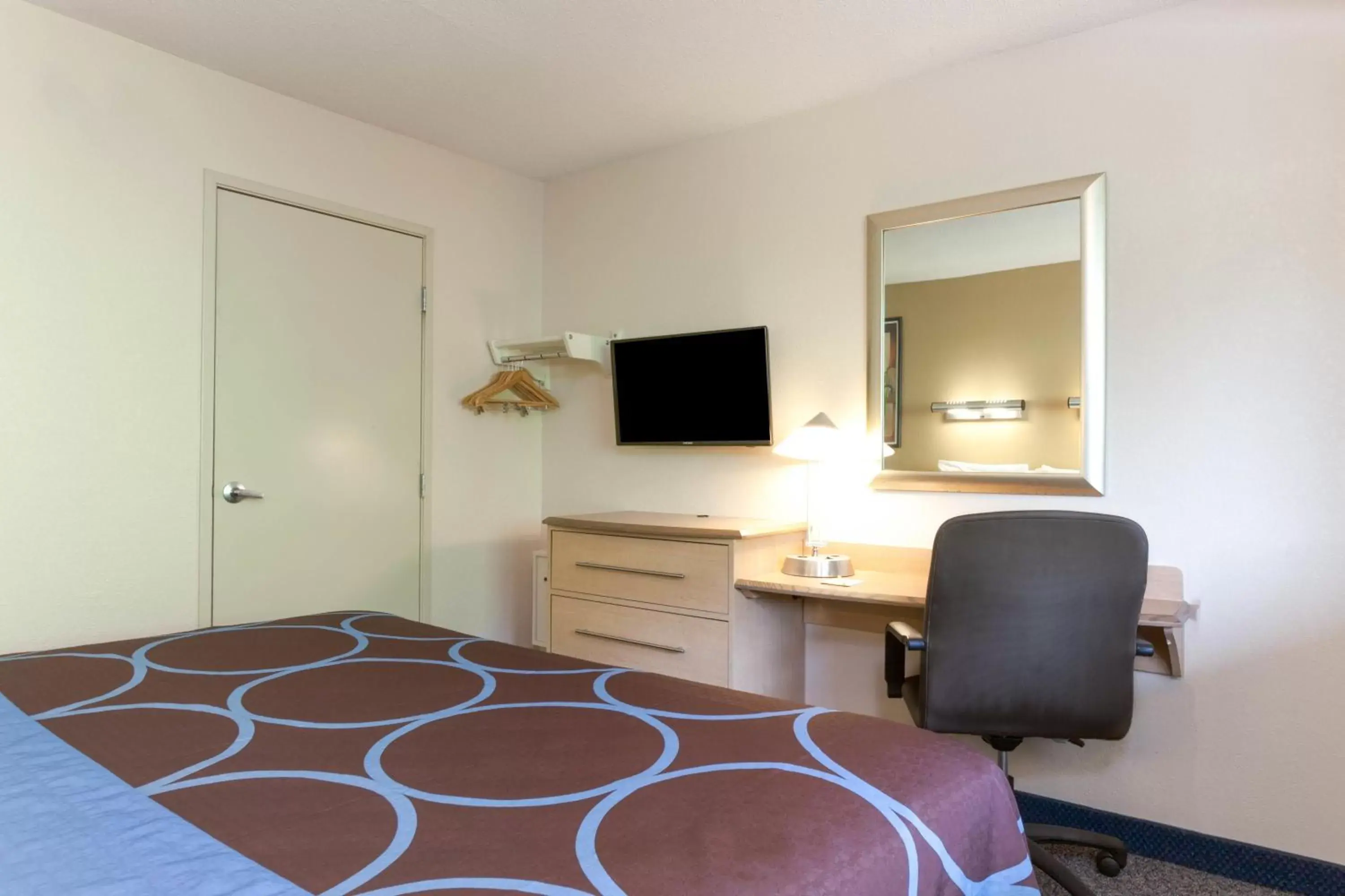 King Room - Non-Smoking in Days Inn by Wyndham Monmouth Junction-S Brunswick-Princeton