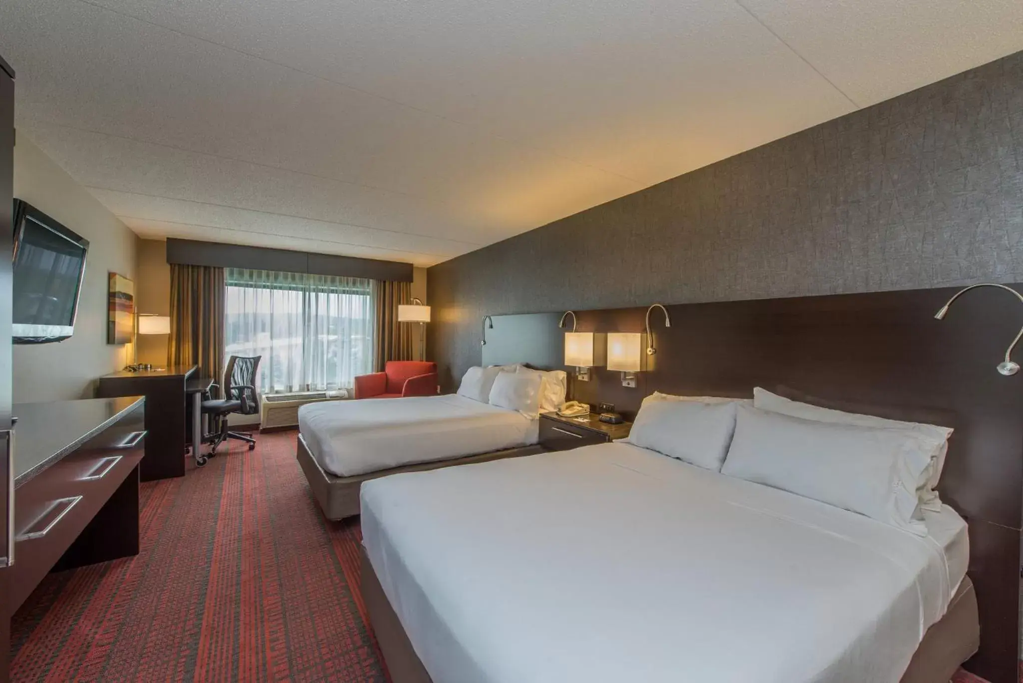 Photo of the whole room, Bed in Holiday Inn Express Hotel & Suites Auburn, an IHG Hotel