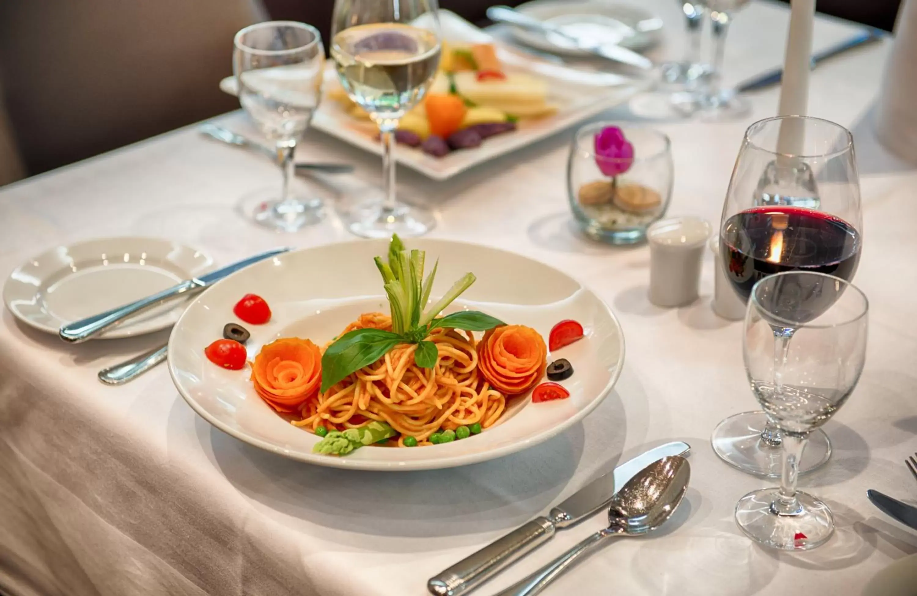 Restaurant/places to eat, Lunch and Dinner in Leonardo Hotel Frankfurt City South