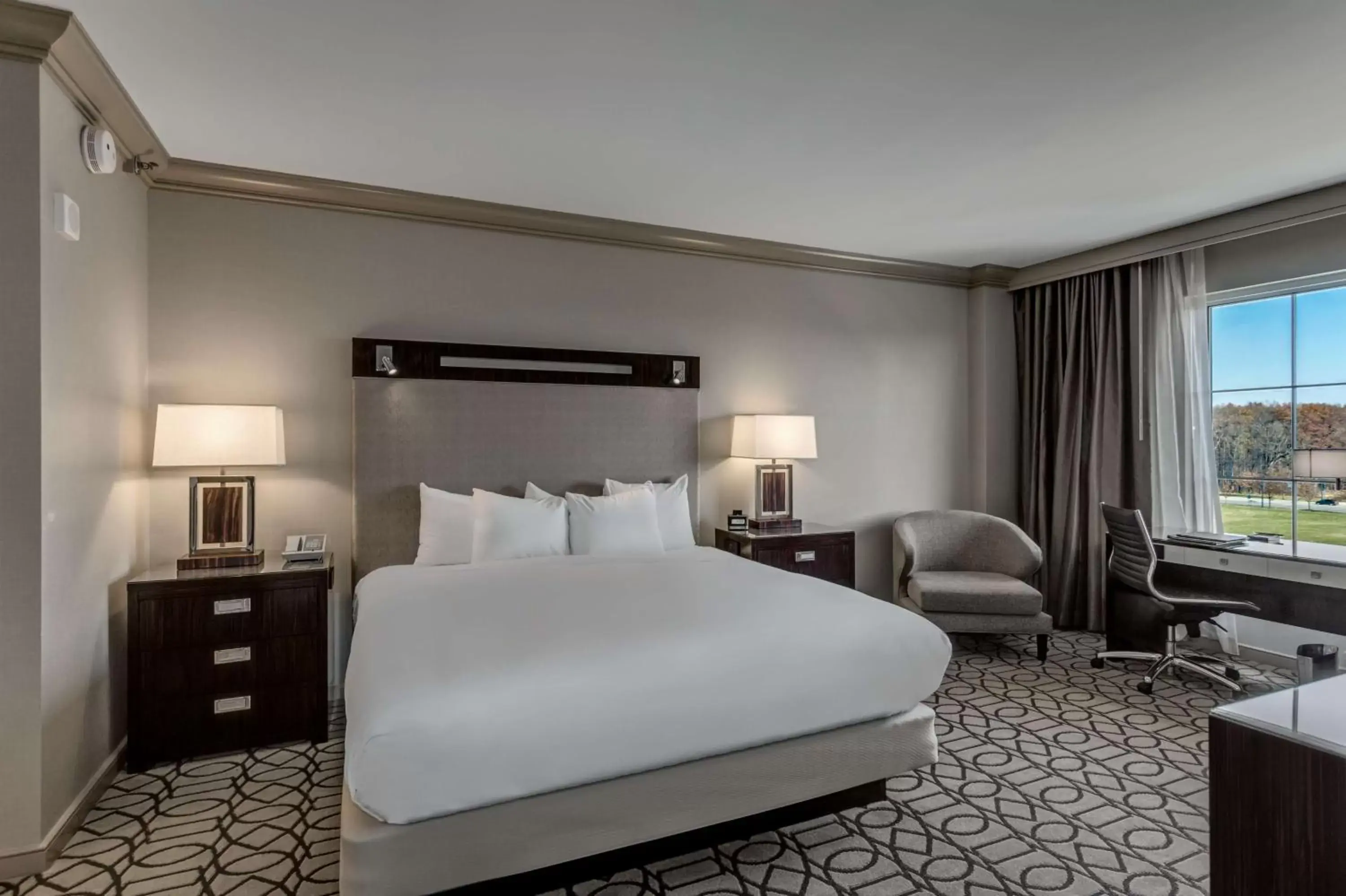 Bed in Hilton Columbus at Easton