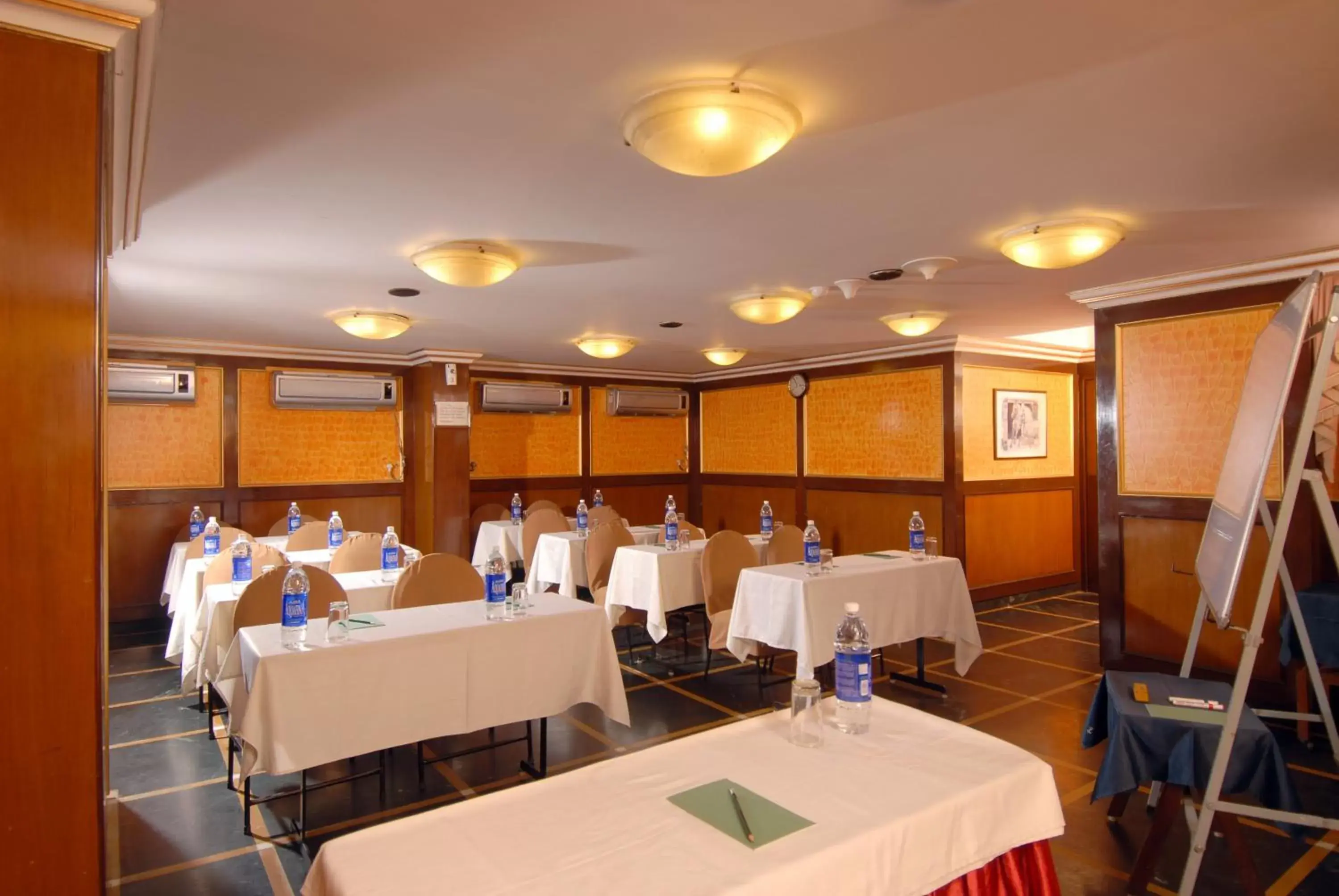 Meeting/conference room, Restaurant/Places to Eat in Hotel Park View, Mumbai