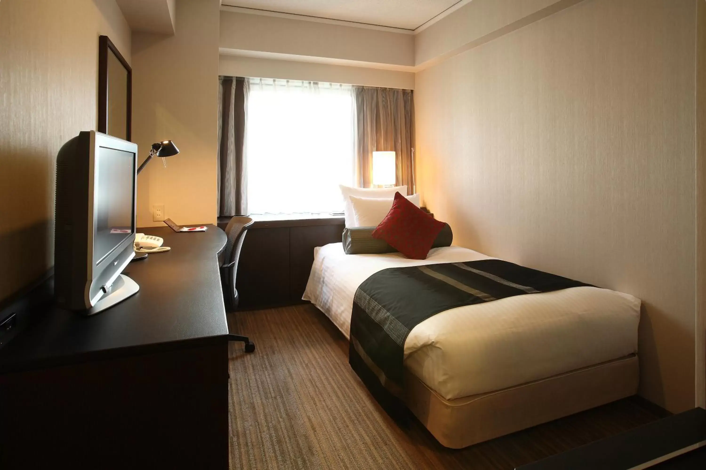 Photo of the whole room, Bed in ANA Crowne Plaza Fukuoka, an IHG Hotel