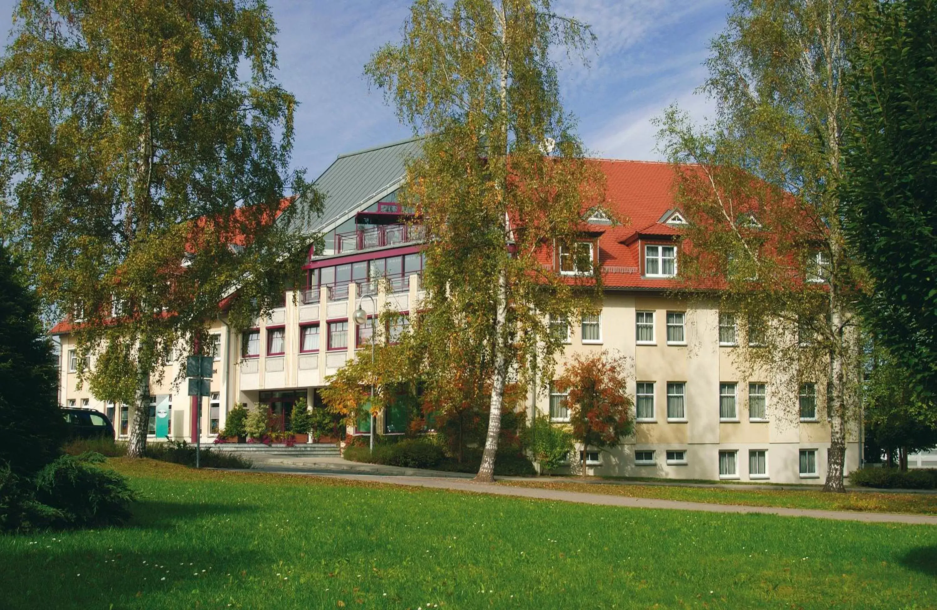 Facade/entrance, Property Building in Parkhotel Neustadt