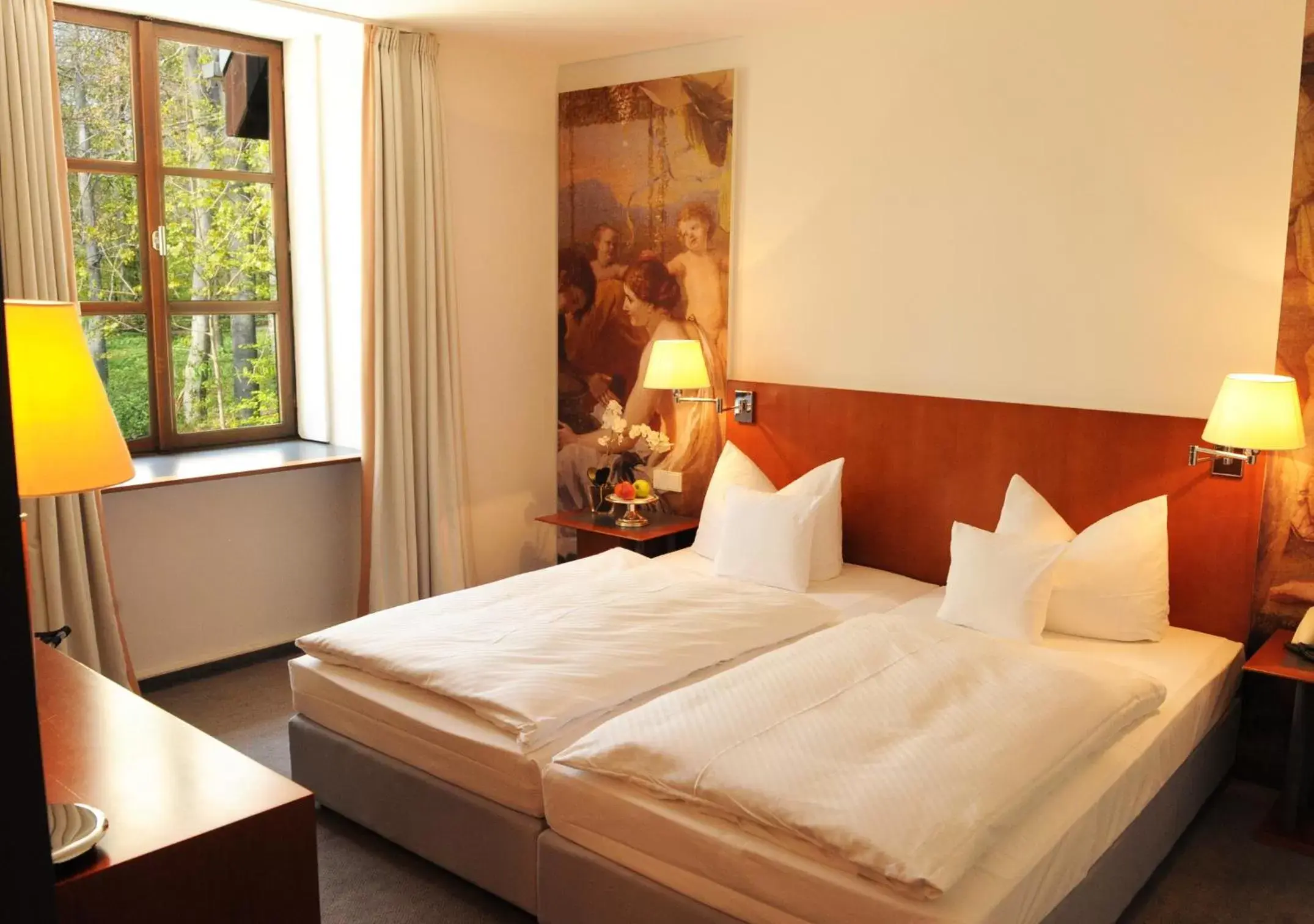 Photo of the whole room, Bed in Hotel Schloss Eckberg