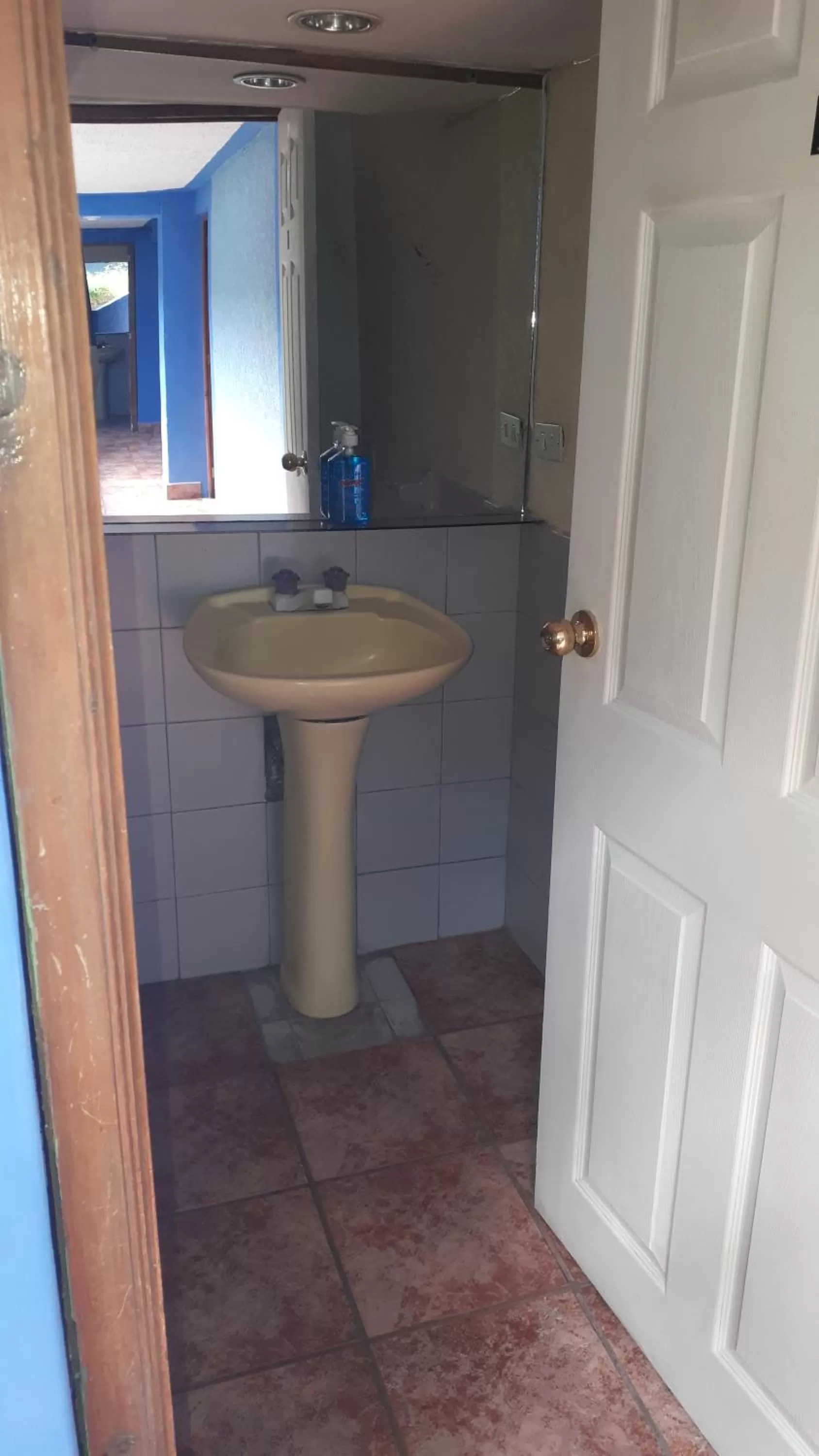 Bathroom in hotel kasa kamelot 2