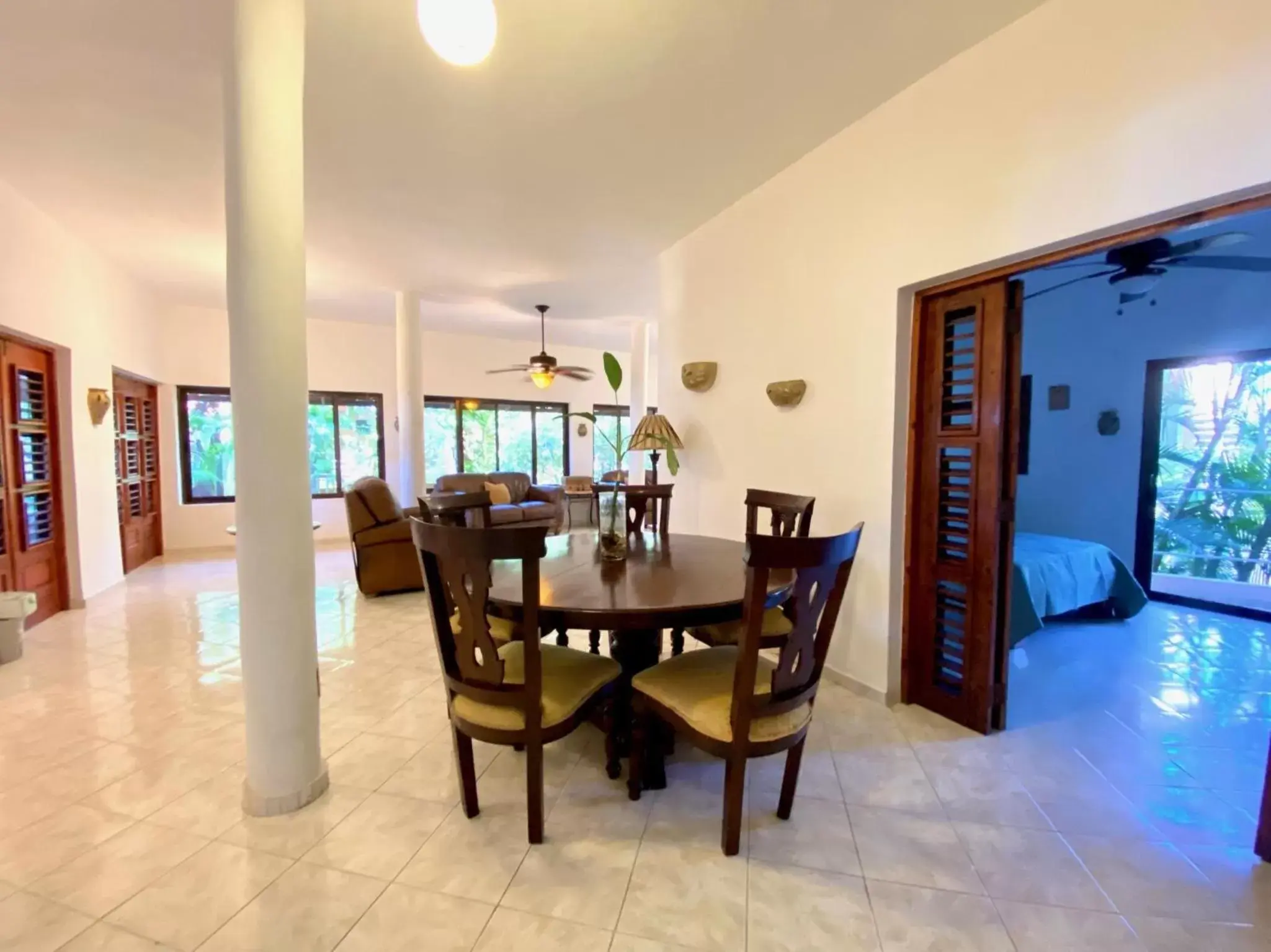 Dining Area in Hotel Alegria