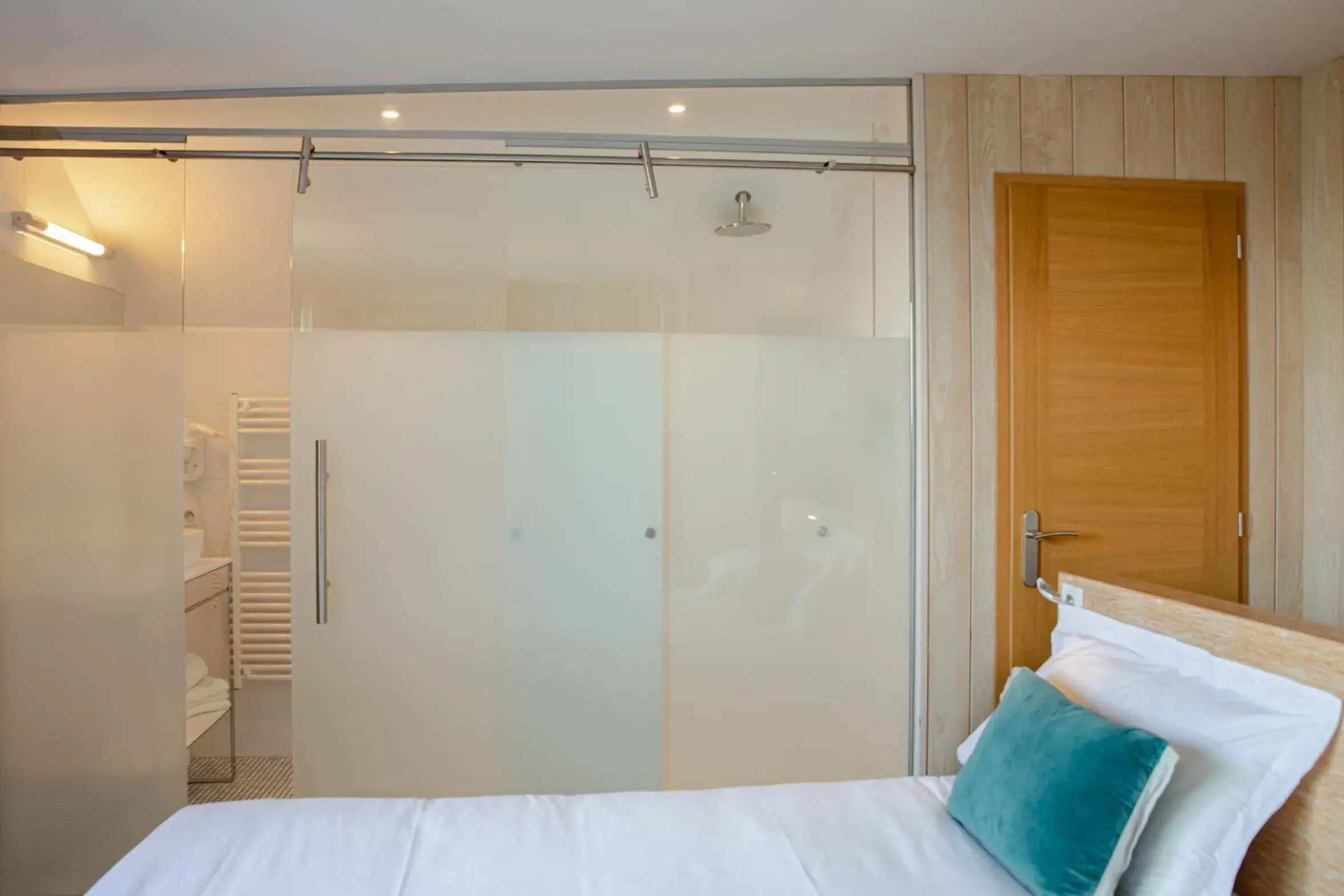 Bedroom, Bed in Hôtel de La Plage by Inwood Hotels