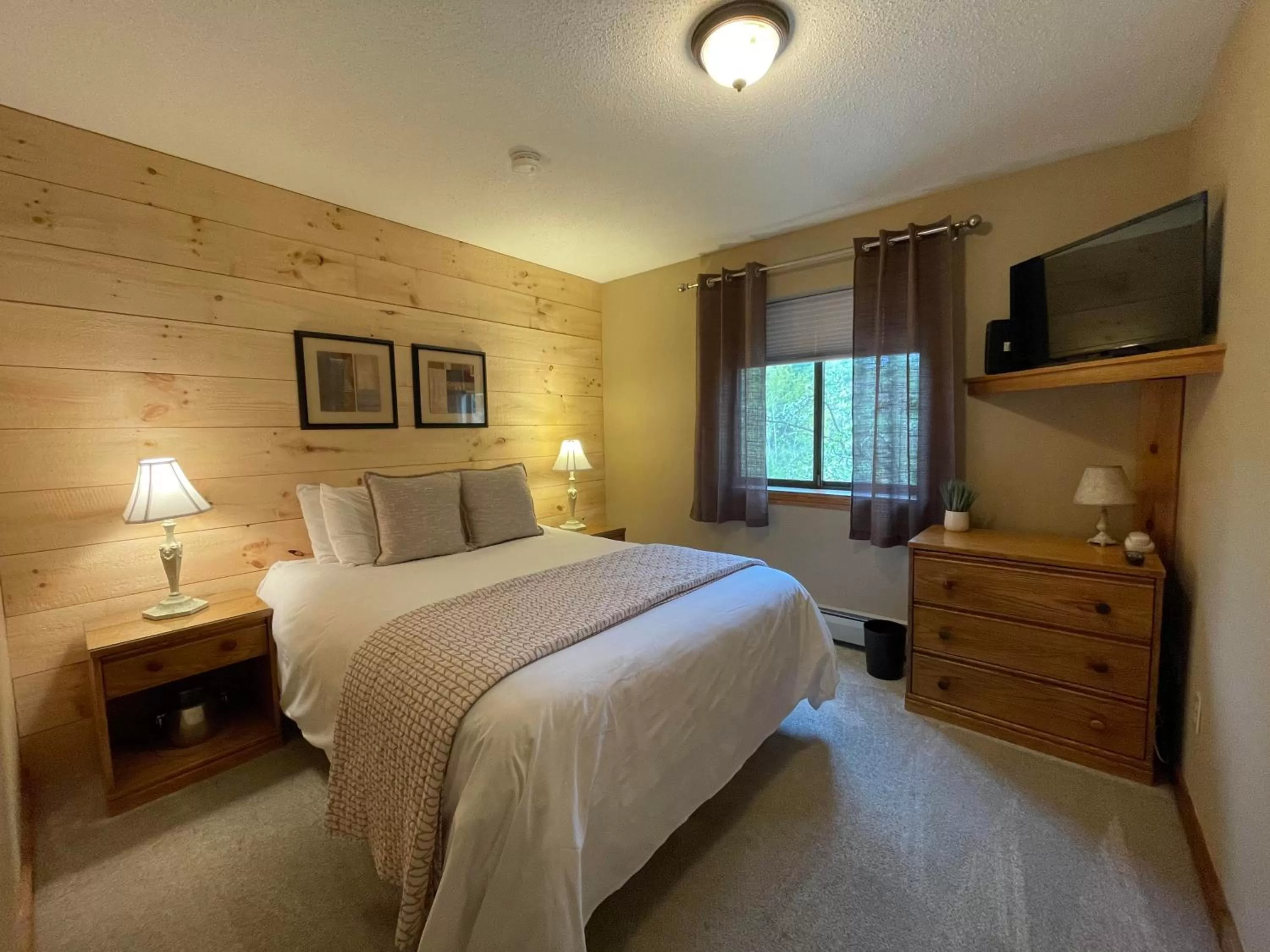 Bed in The Snowed Inn