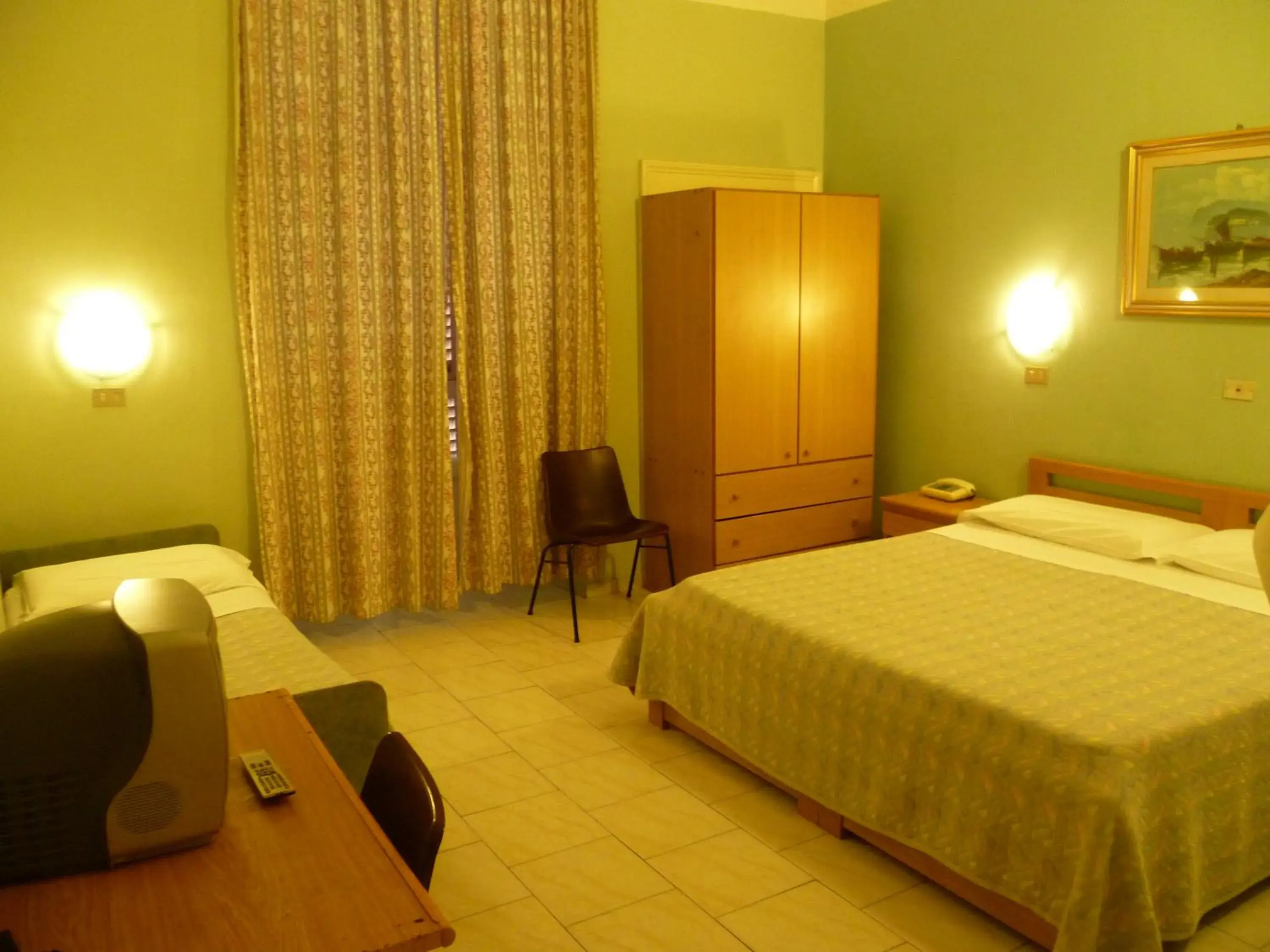 Bedroom, Bed in Hotel Pensione Romeo