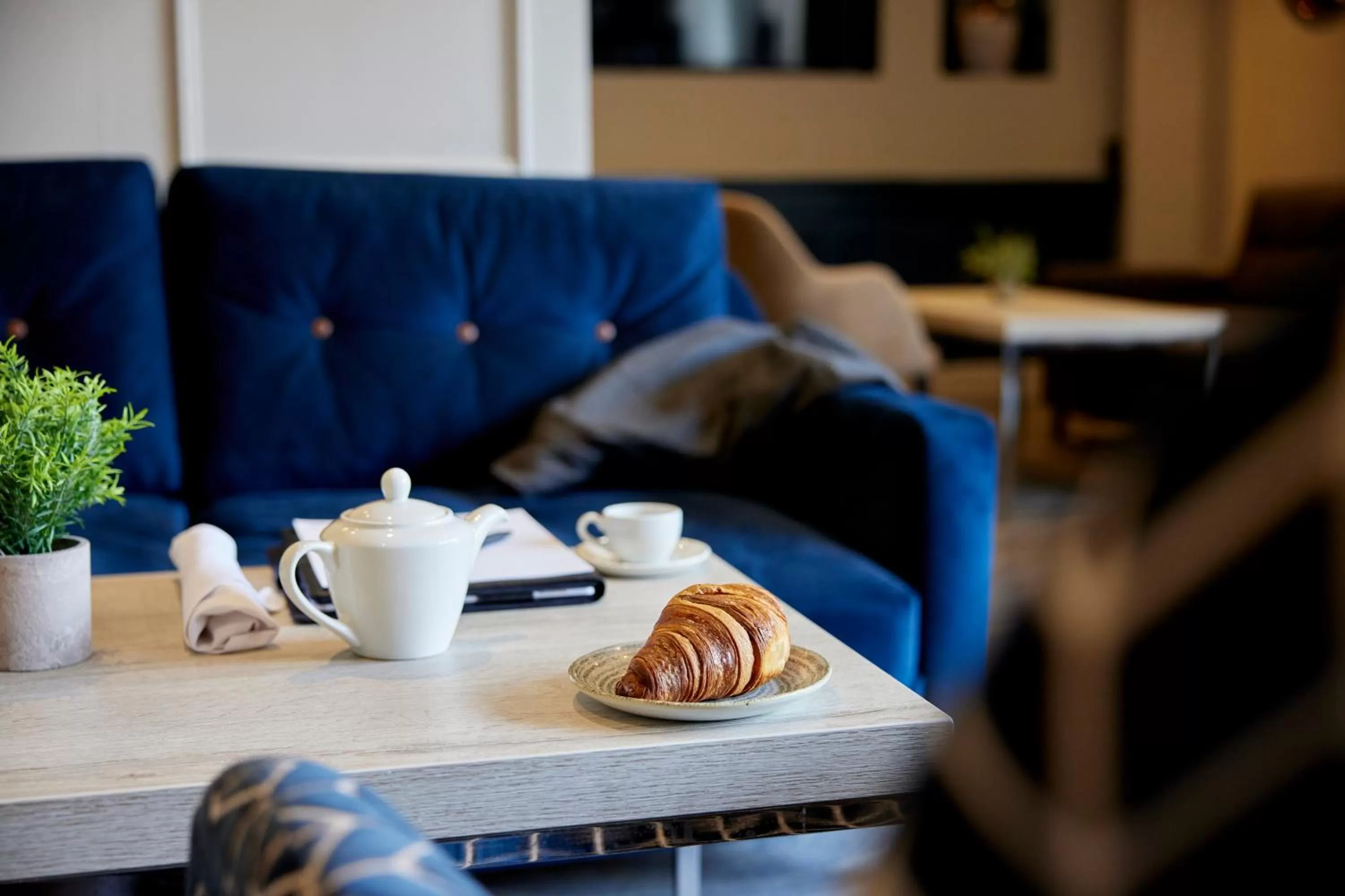 Lounge or bar in Coldra Court Hotel by Celtic Manor