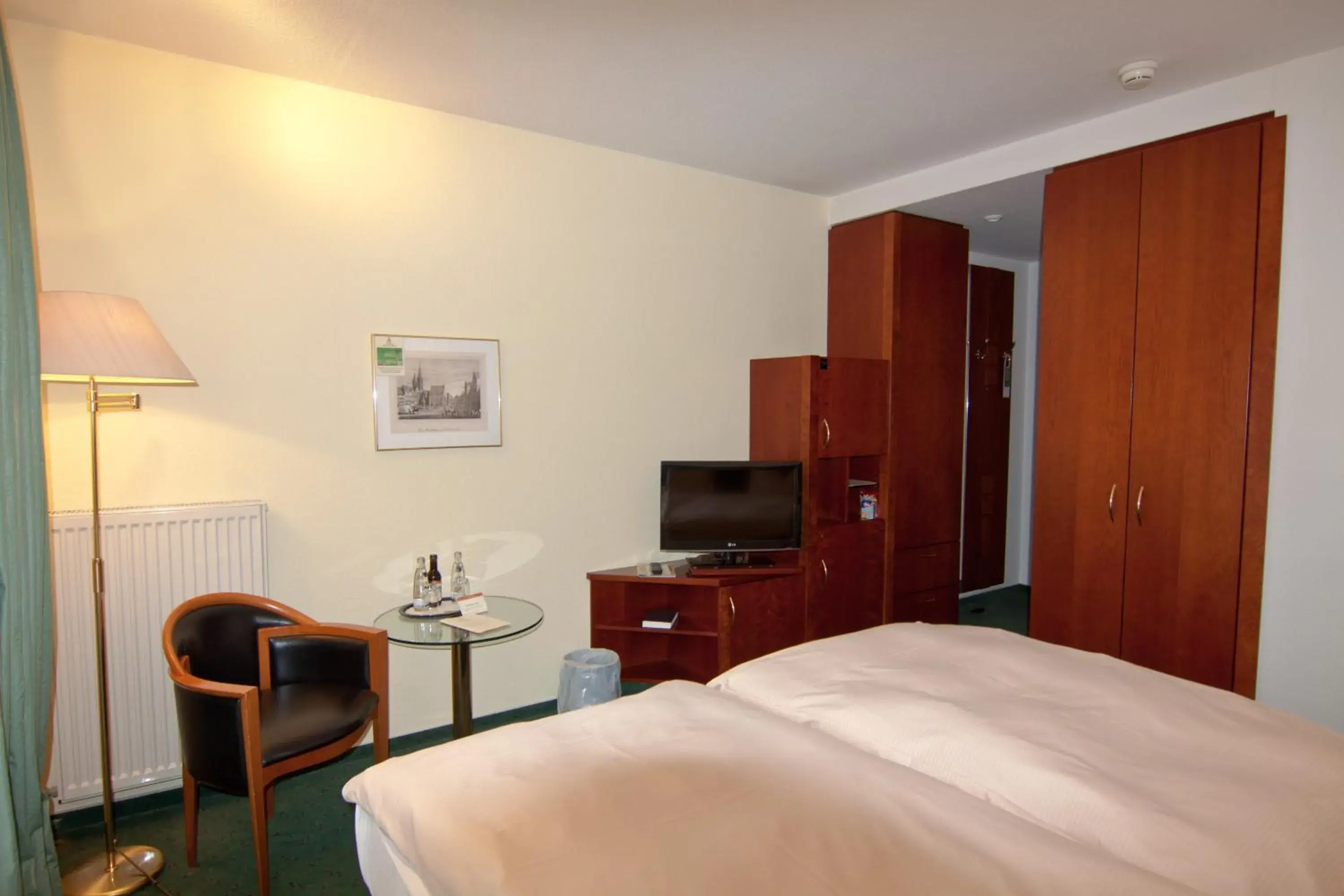 Photo of the whole room, TV/Entertainment Center in Parkhotel Unter den Linden