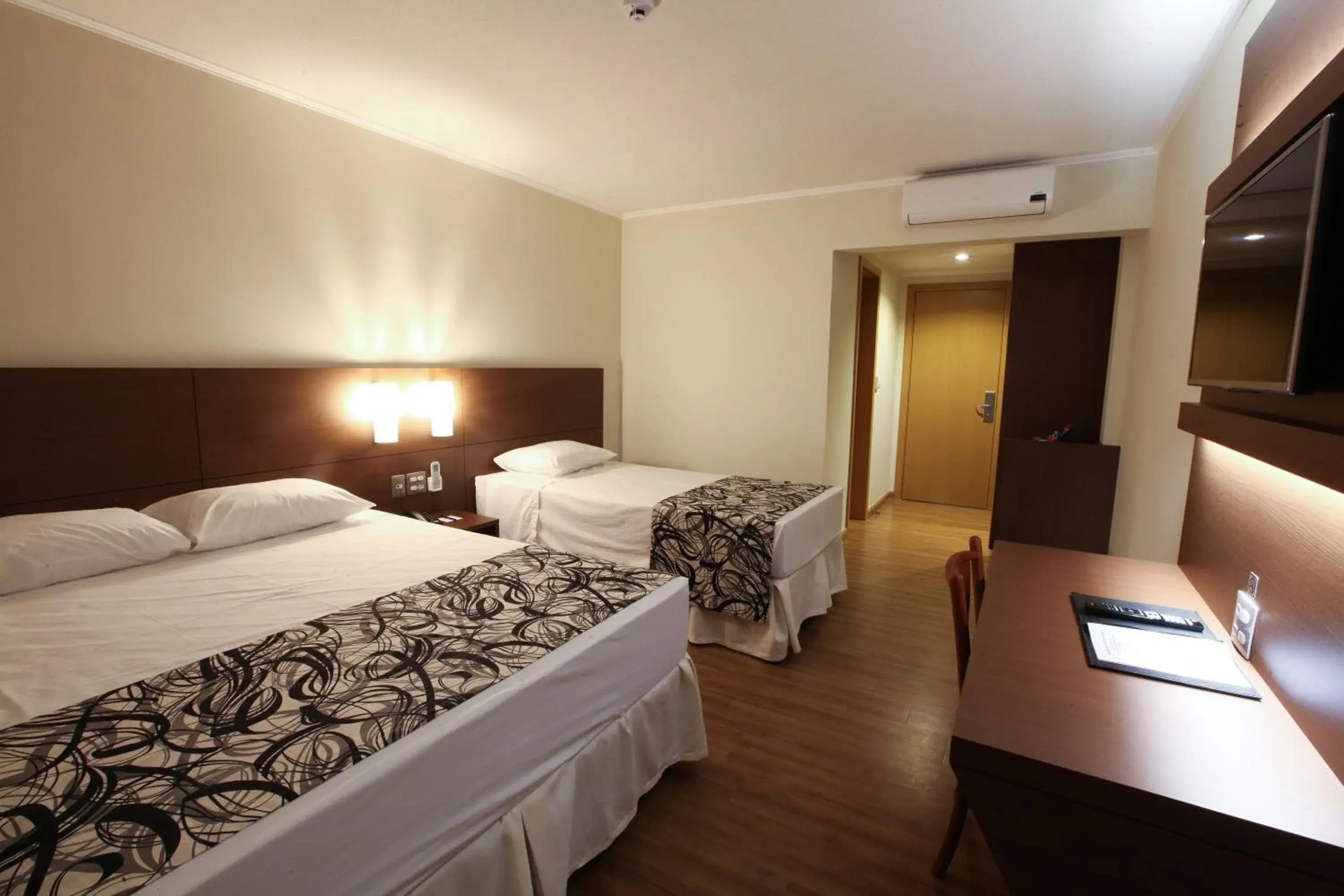 Photo of the whole room, Bed in Hotel Caiuá Cascavel
