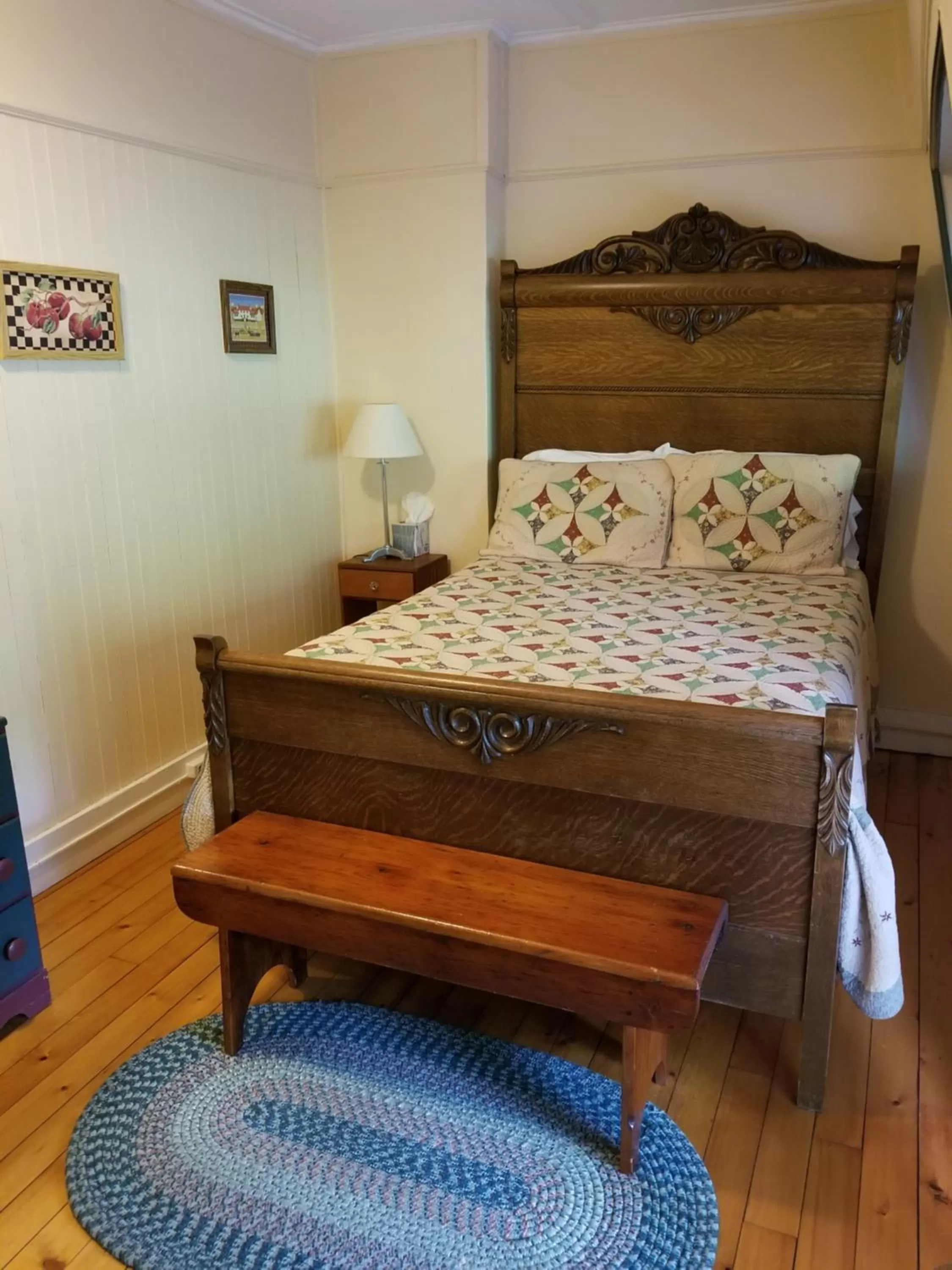 Bed in Trails End Inn