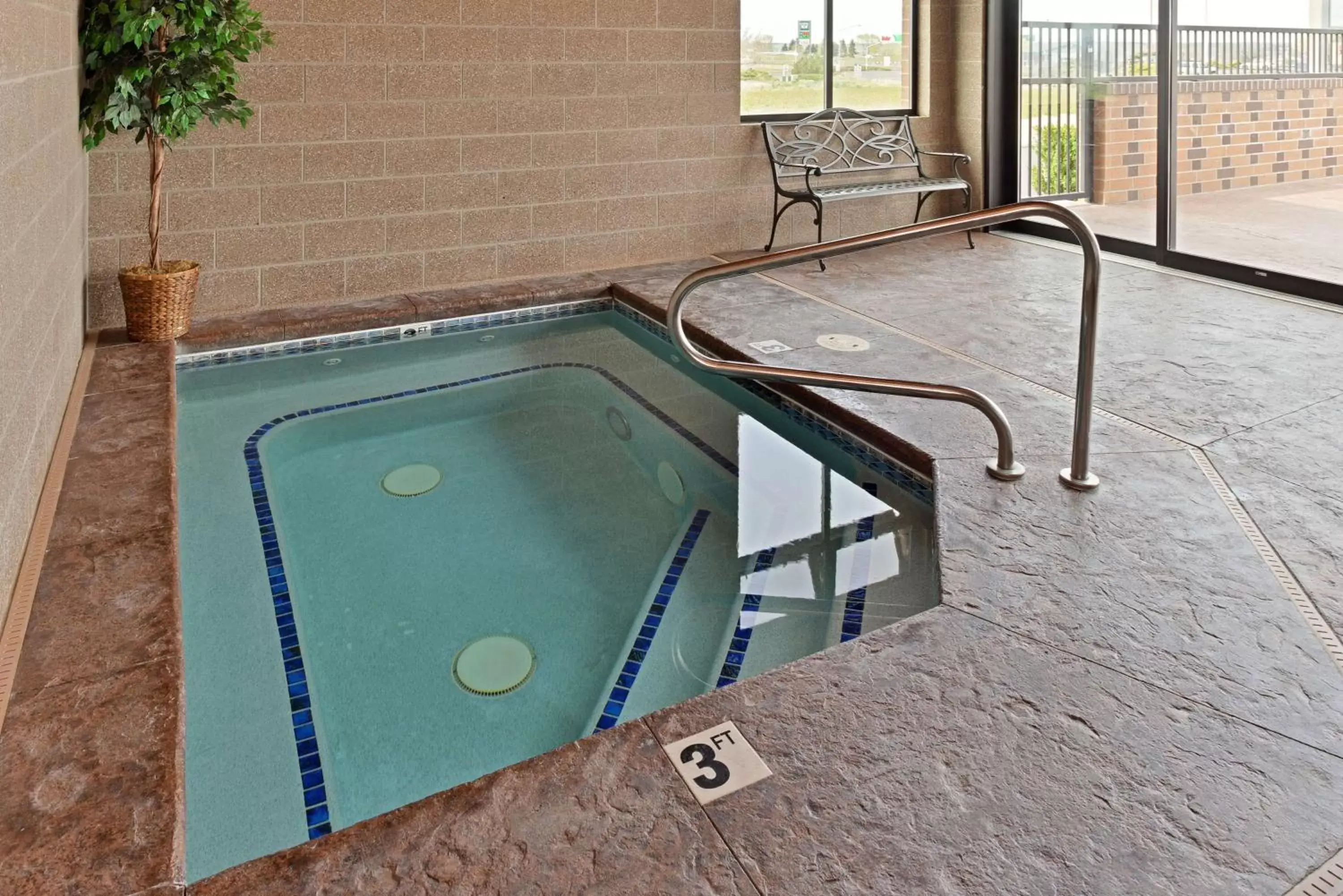 On site, Swimming Pool in Best Western Pendleton Inn