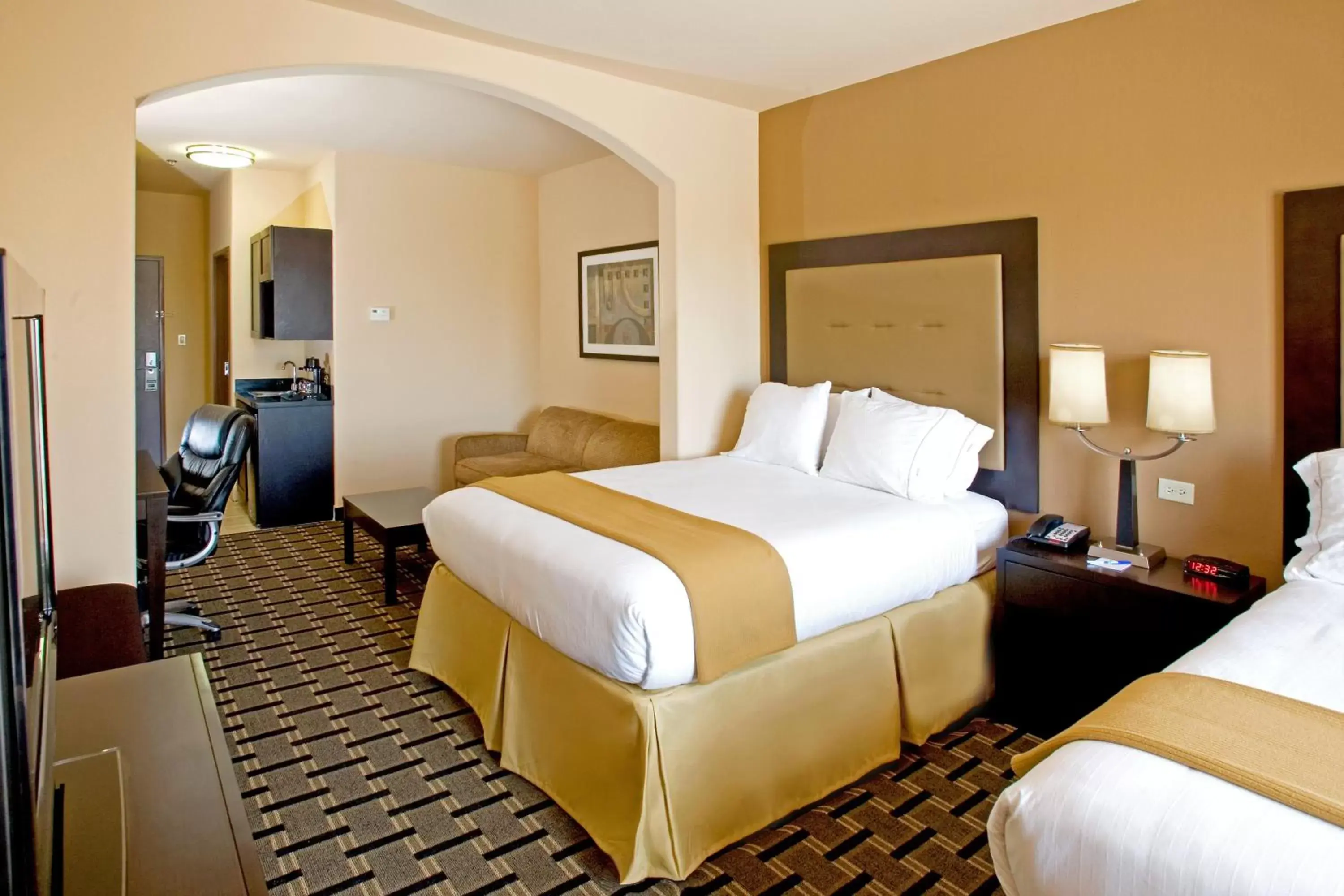 Photo of the whole room, Bed in Holiday Inn Express and Suites Beeville, an IHG Hotel