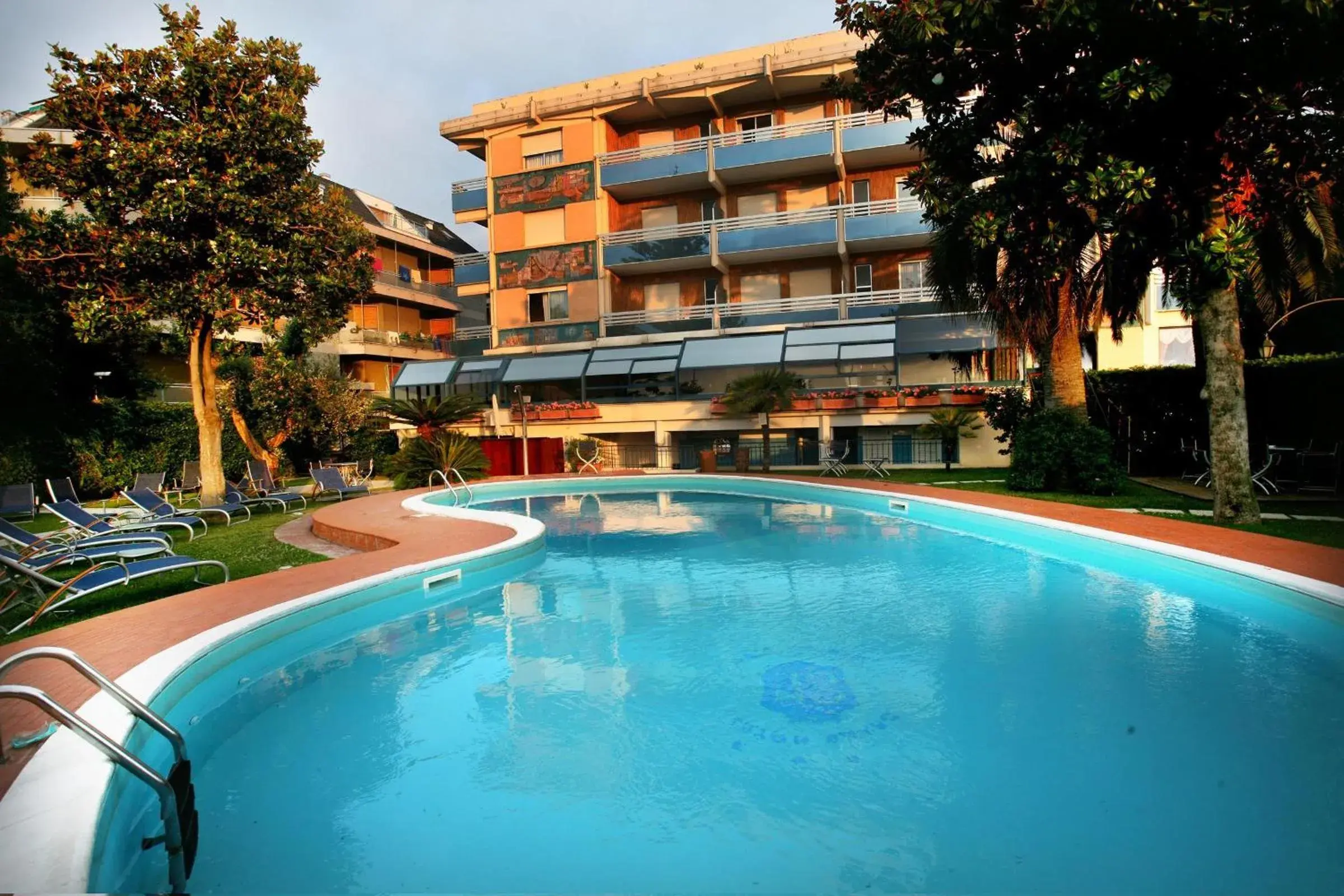 Facade/entrance, Swimming Pool in Hotel Garden Lido