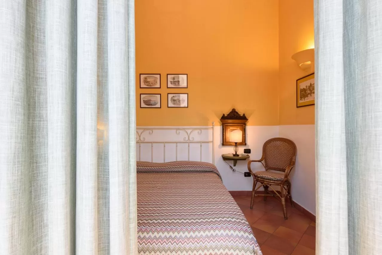 Bed in Hotel Mergellina