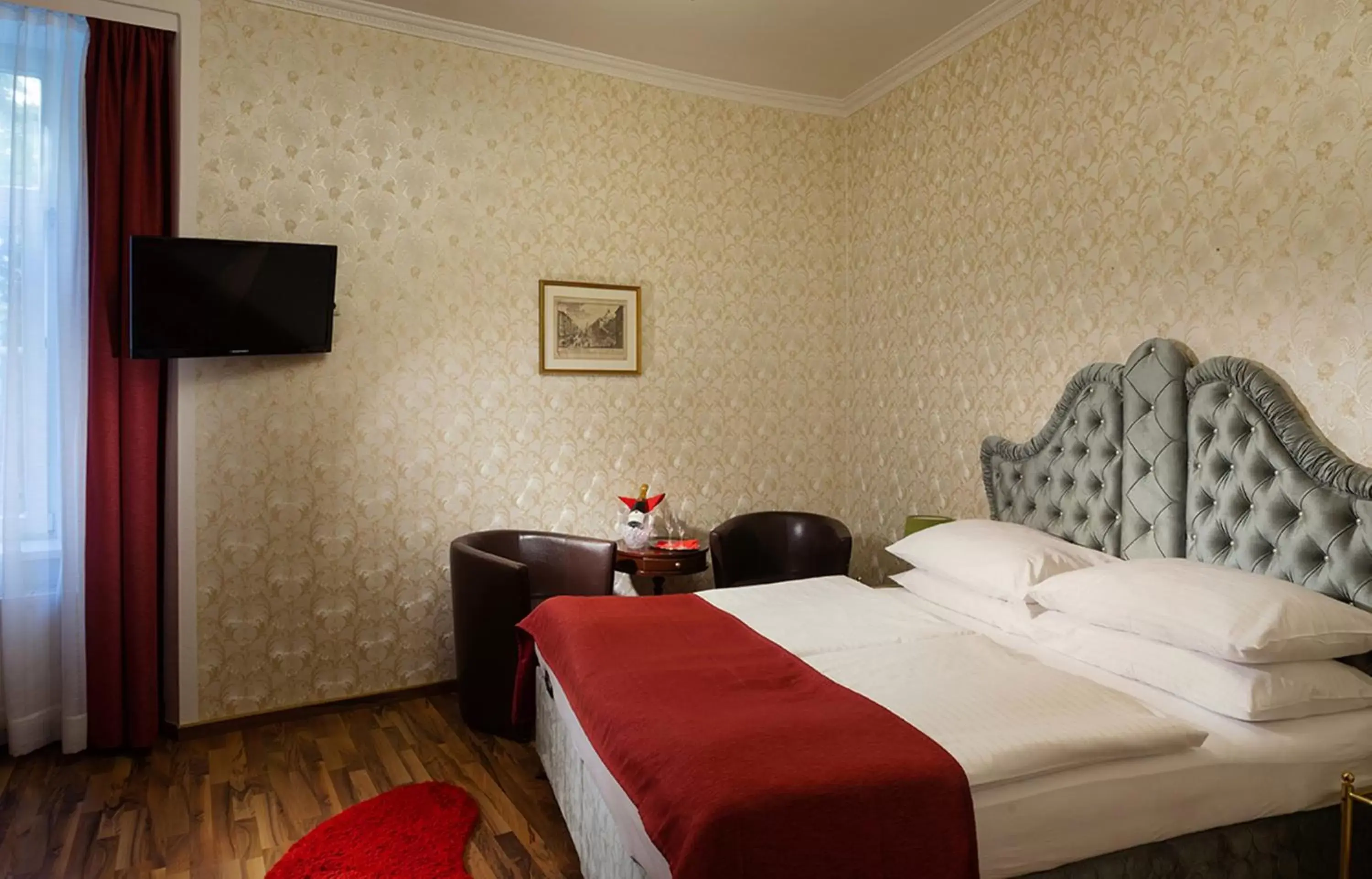 Photo of the whole room, Bed in Hotel Urania