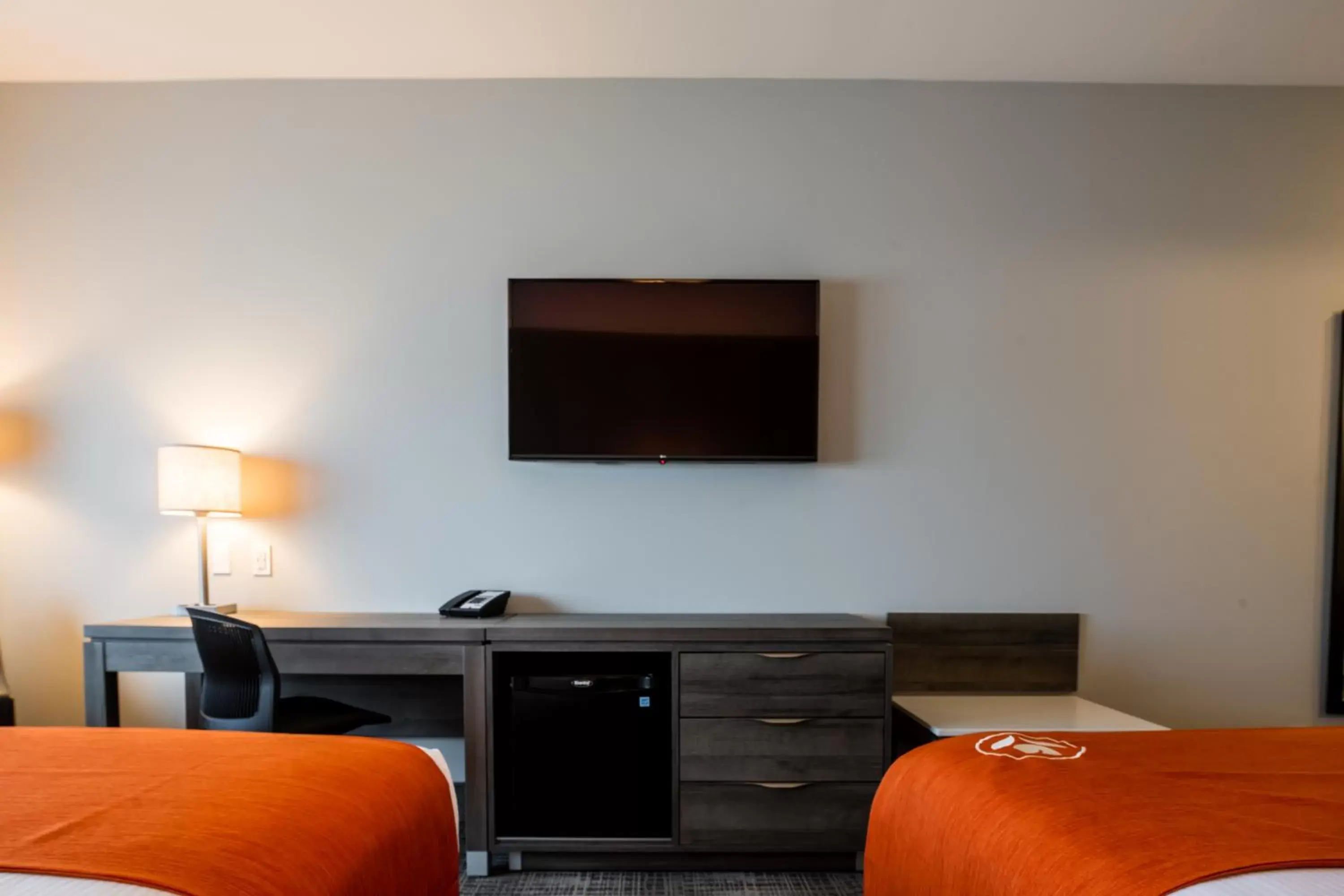 TV and multimedia, TV/Entertainment Center in Amsterdam Inn & Suites Florenceville