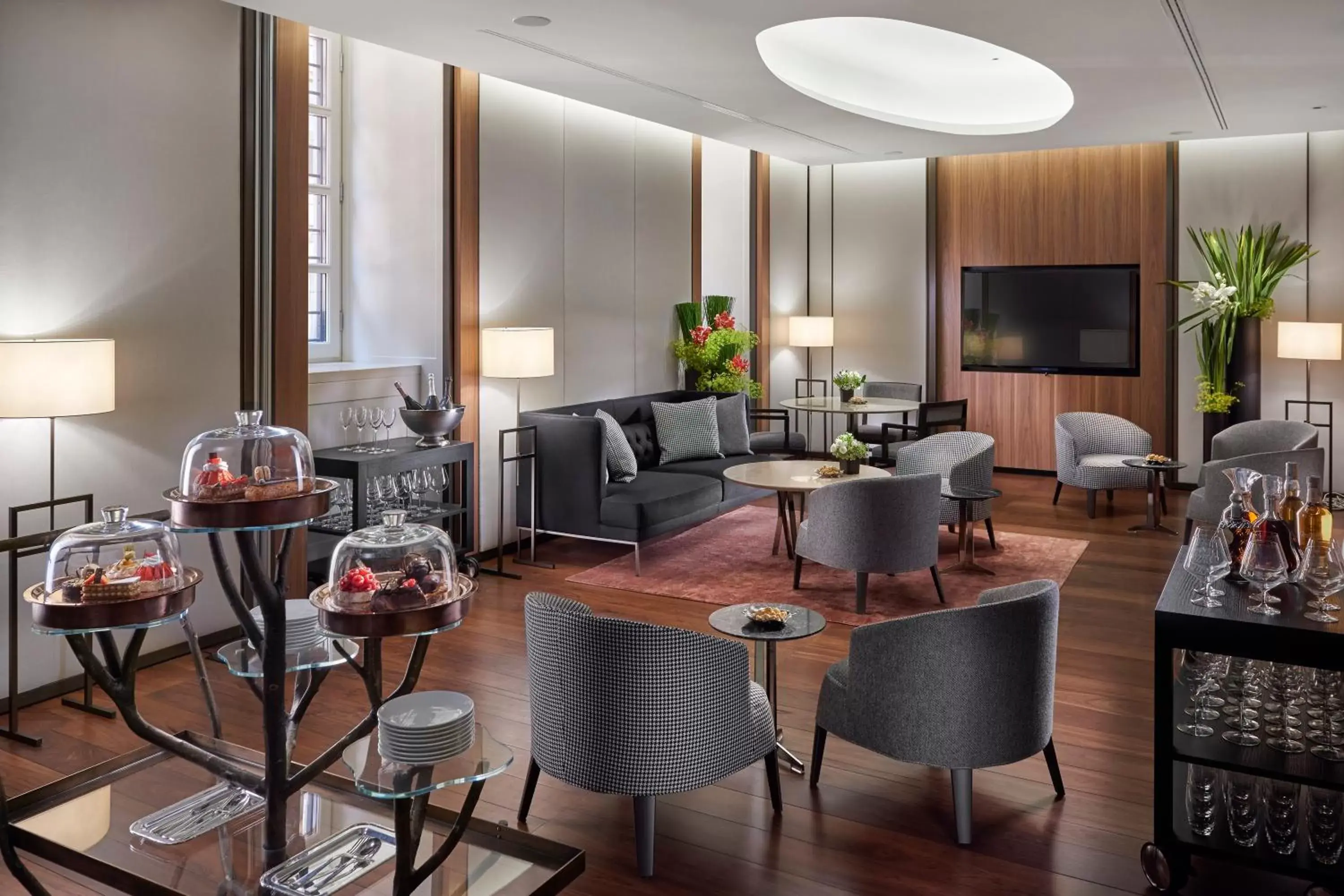 Living room, Restaurant/Places to Eat in Mandarin Oriental, Milan