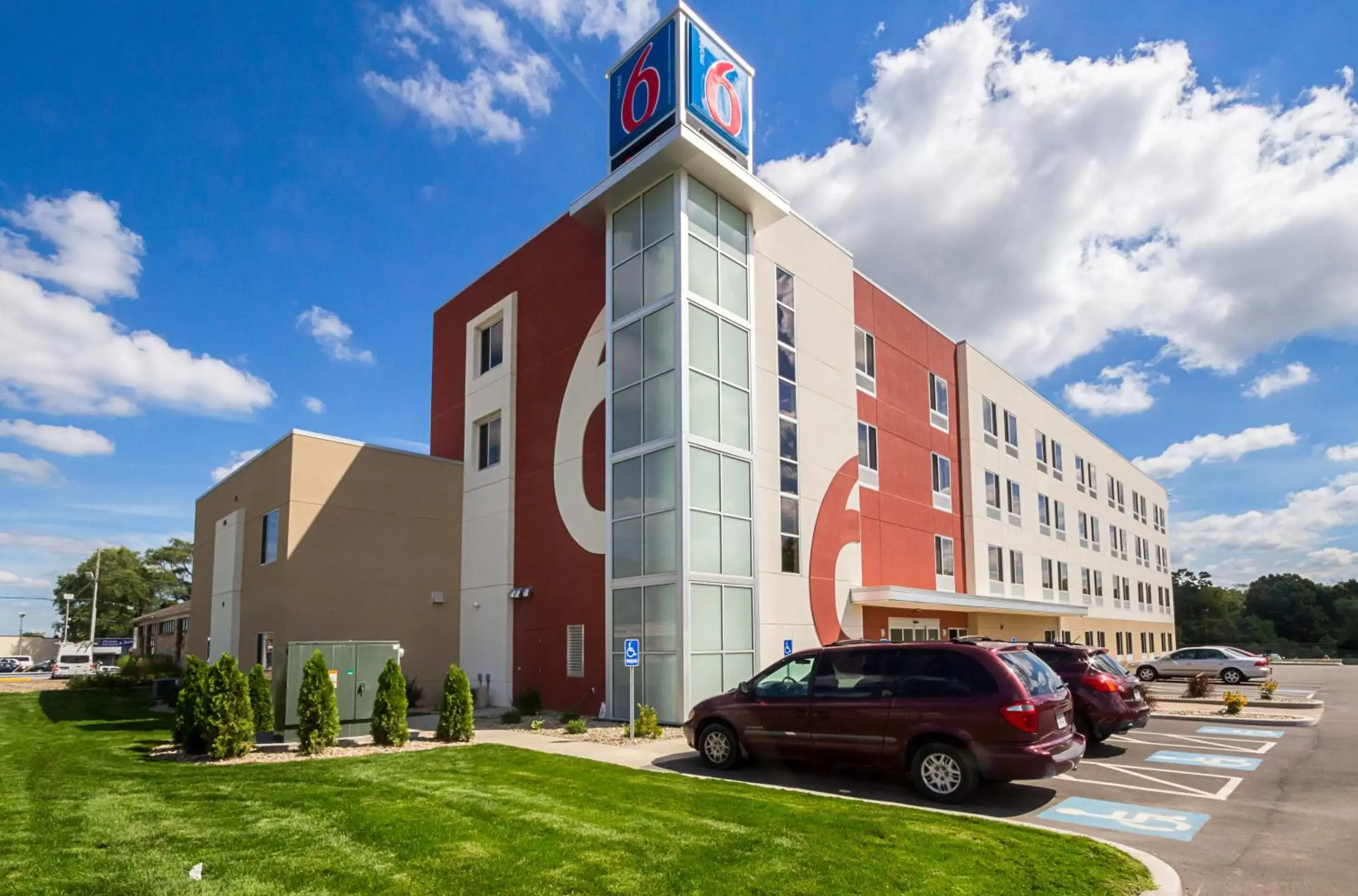 Facade/entrance, Garden in Motel 6-South Bend, IN - Mishawaka