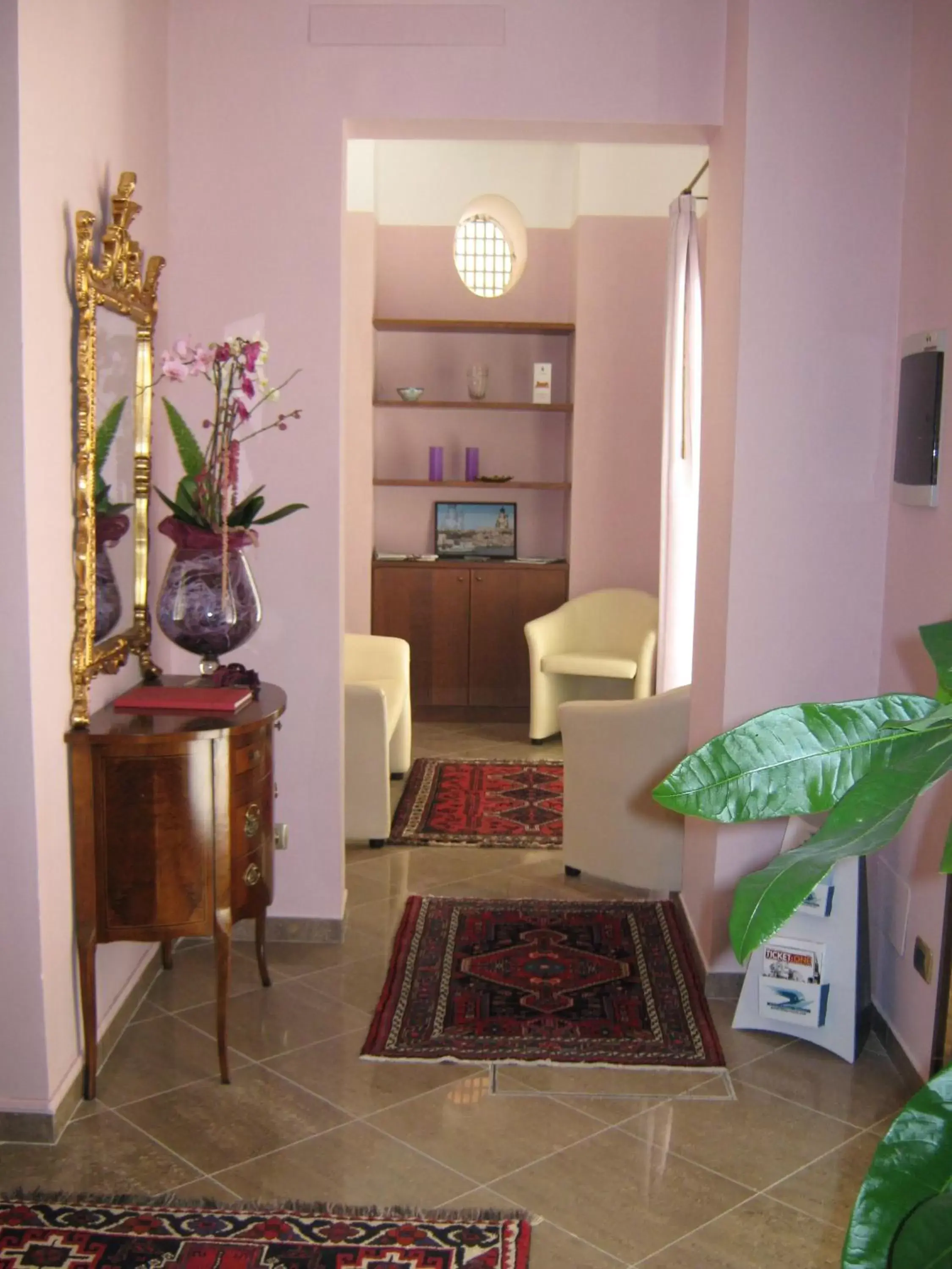 Communal lounge/ TV room, Seating Area in Garibaldi Relais