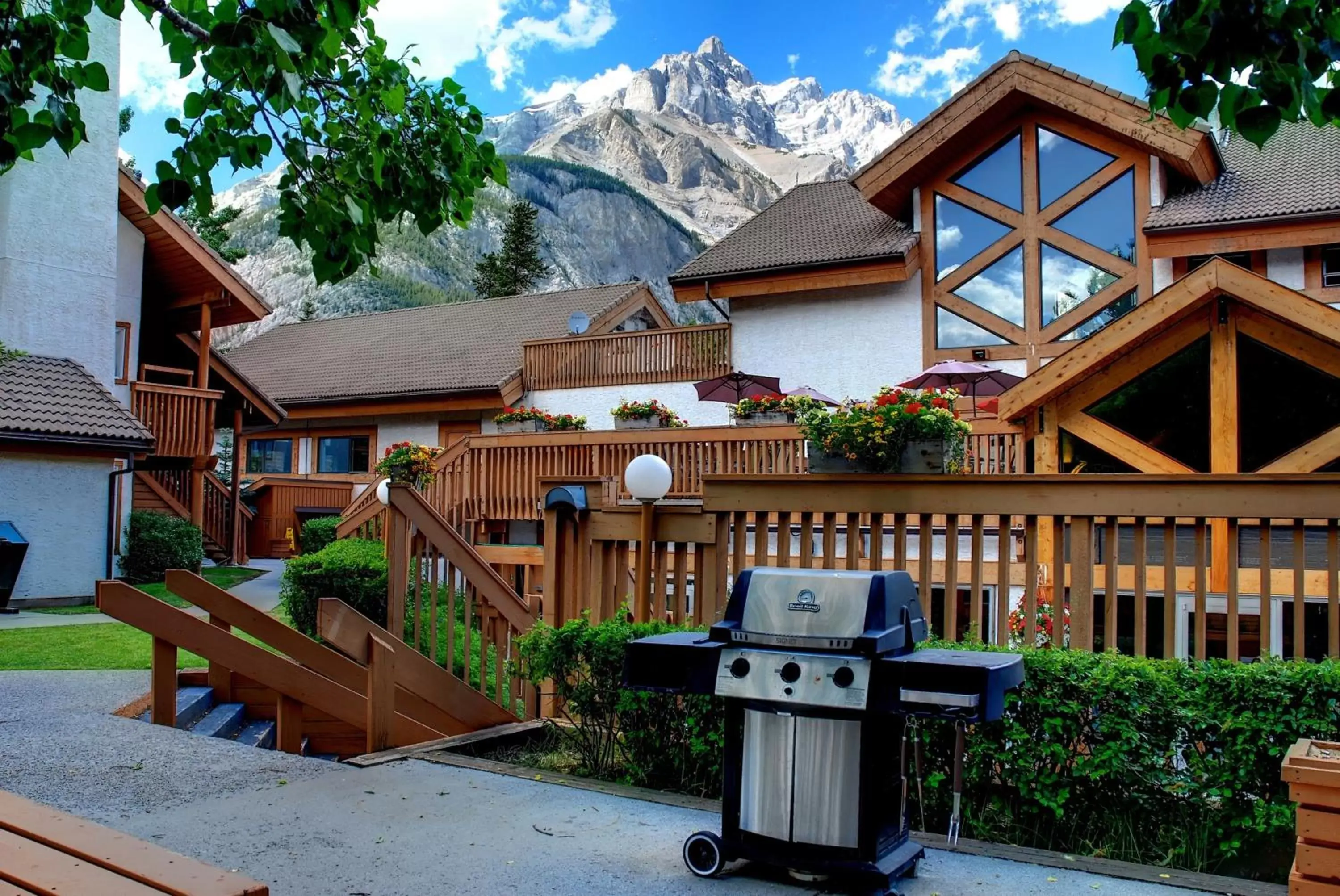 Facade/entrance, Property Building in Banff Rocky Mountain Resort