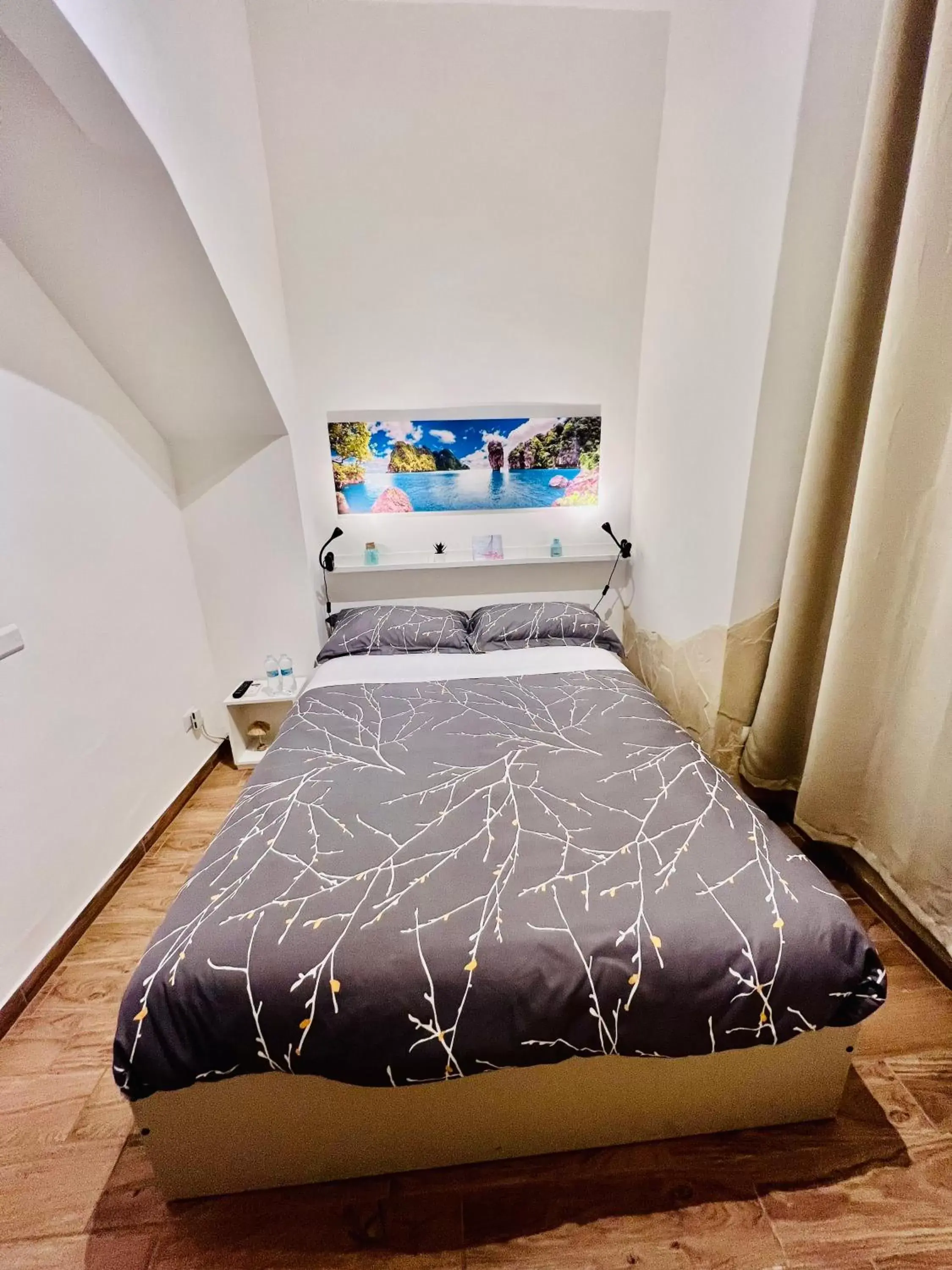 Bedroom, Bed in Il Mondo