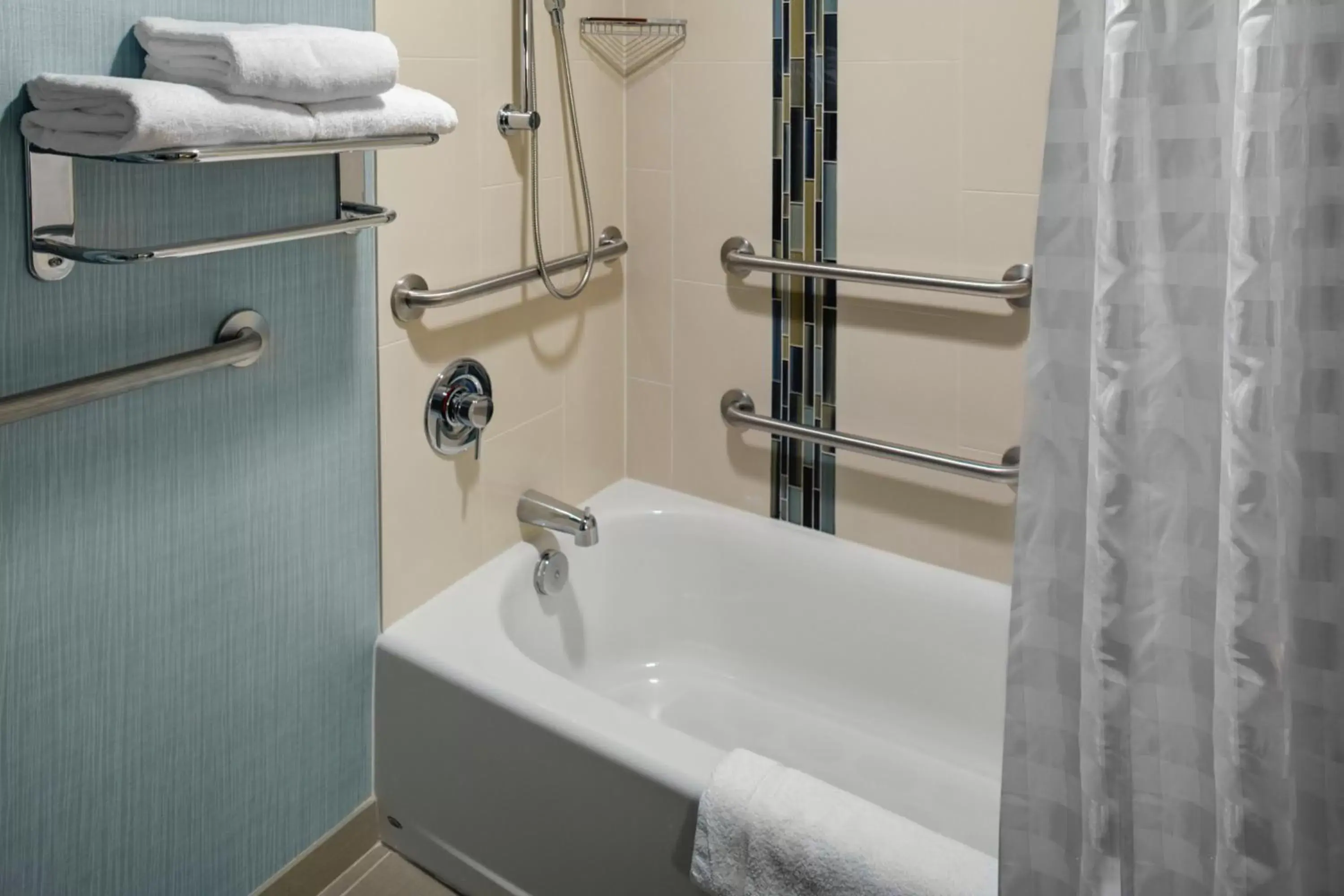 King Room with Sofa Bed and Accessible Tub - Disability Access in Hyatt Place Detroit/Livonia