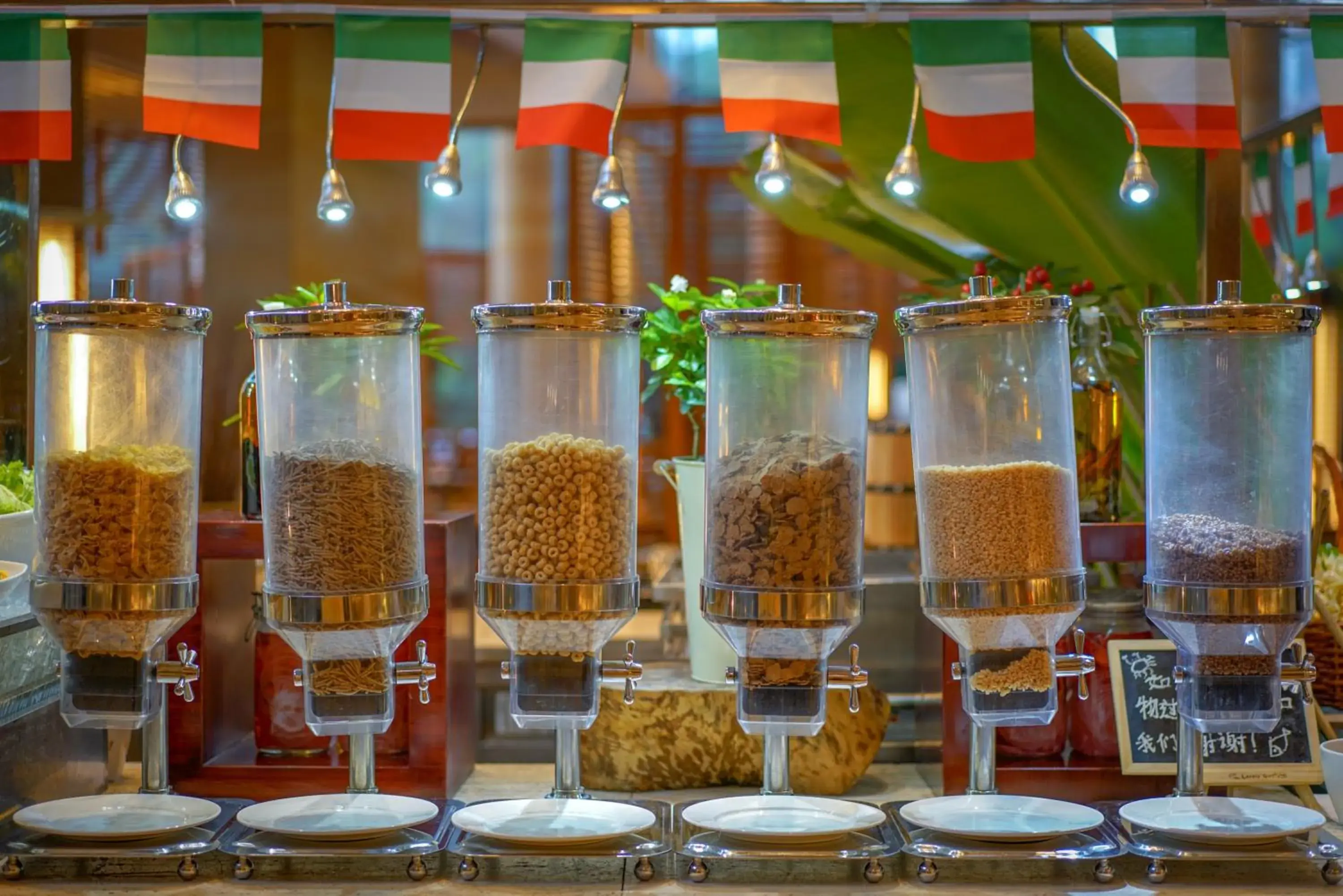 Swimming pool in Hyatt Regency Dongguan Swimming pool in Hyatt Regency Dongguan