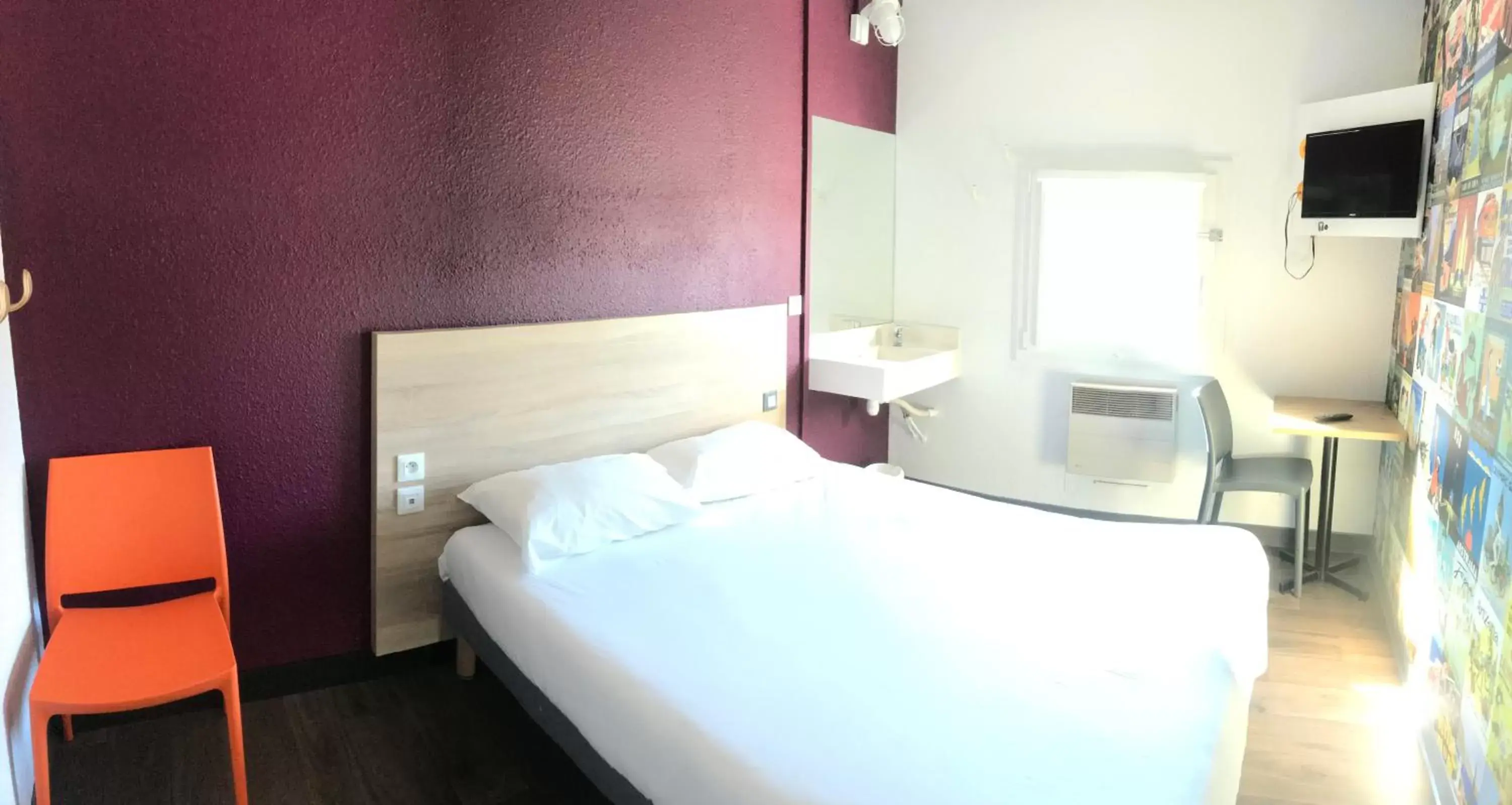Bed in hotelF1 Saint Etienne