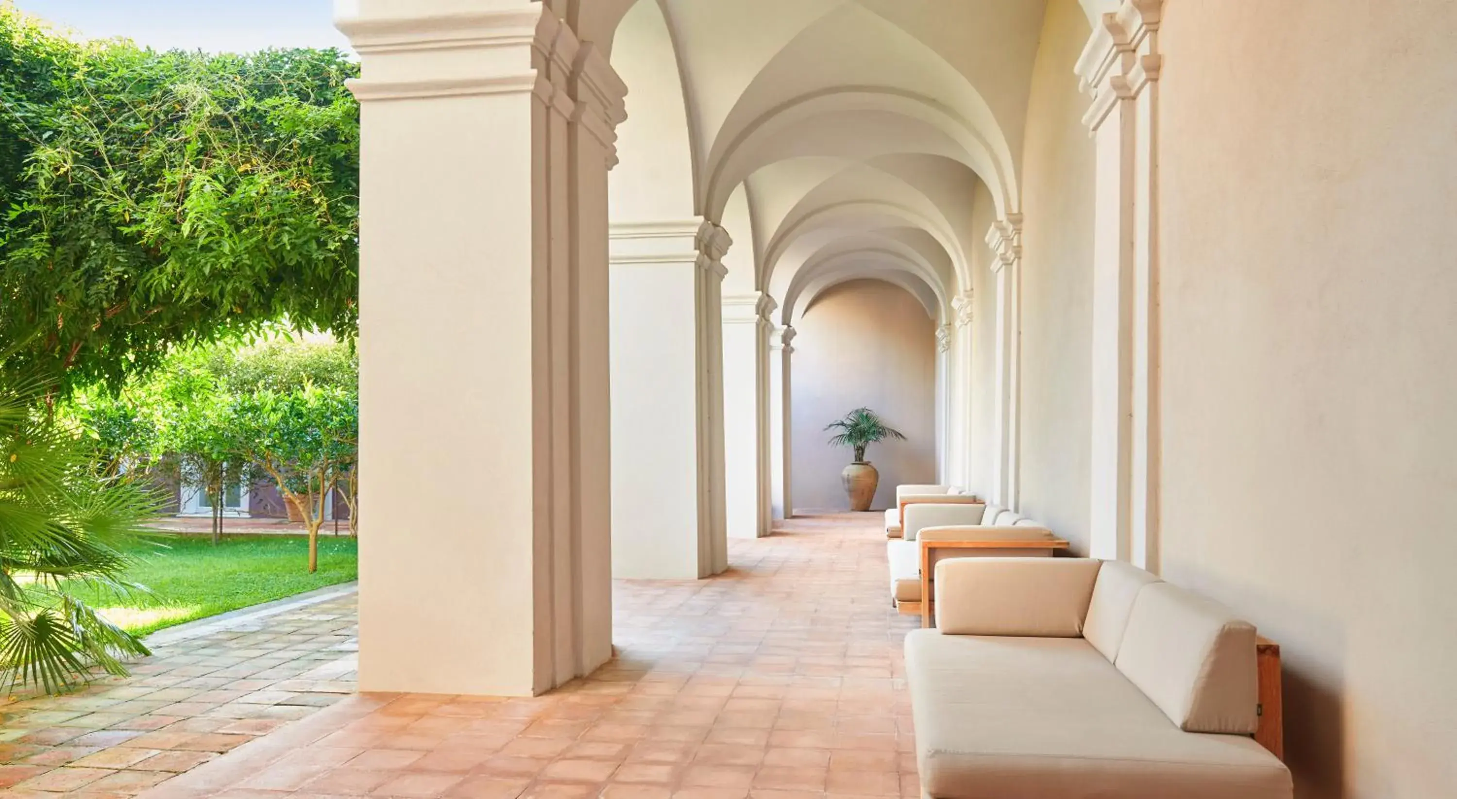 Facade/entrance in Villa Paola Facade/entrance in Villa Paola