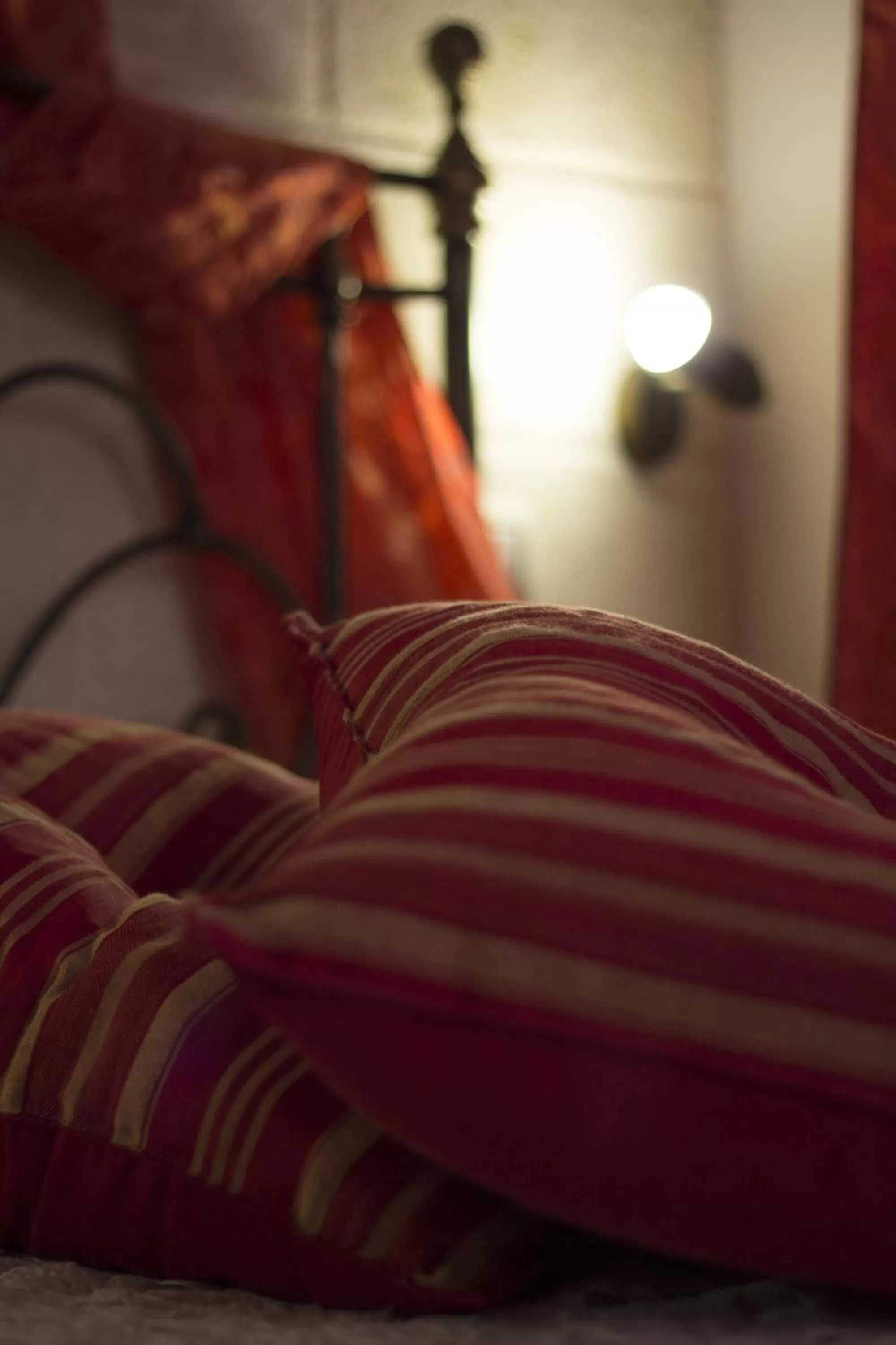 Decorative detail, Bed in B&B GianLuis