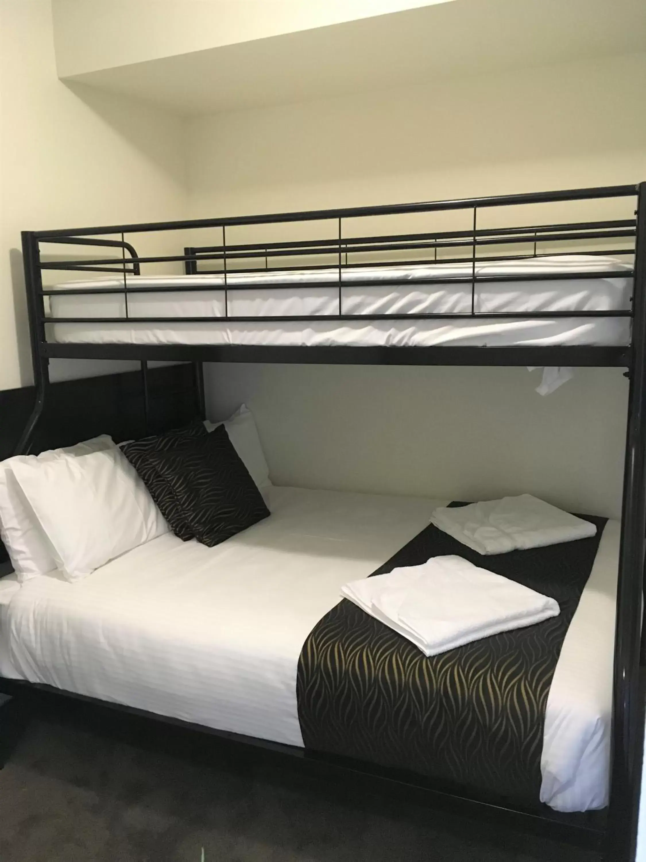 Bedroom, Bunk Bed in Horizon Holiday Apartments