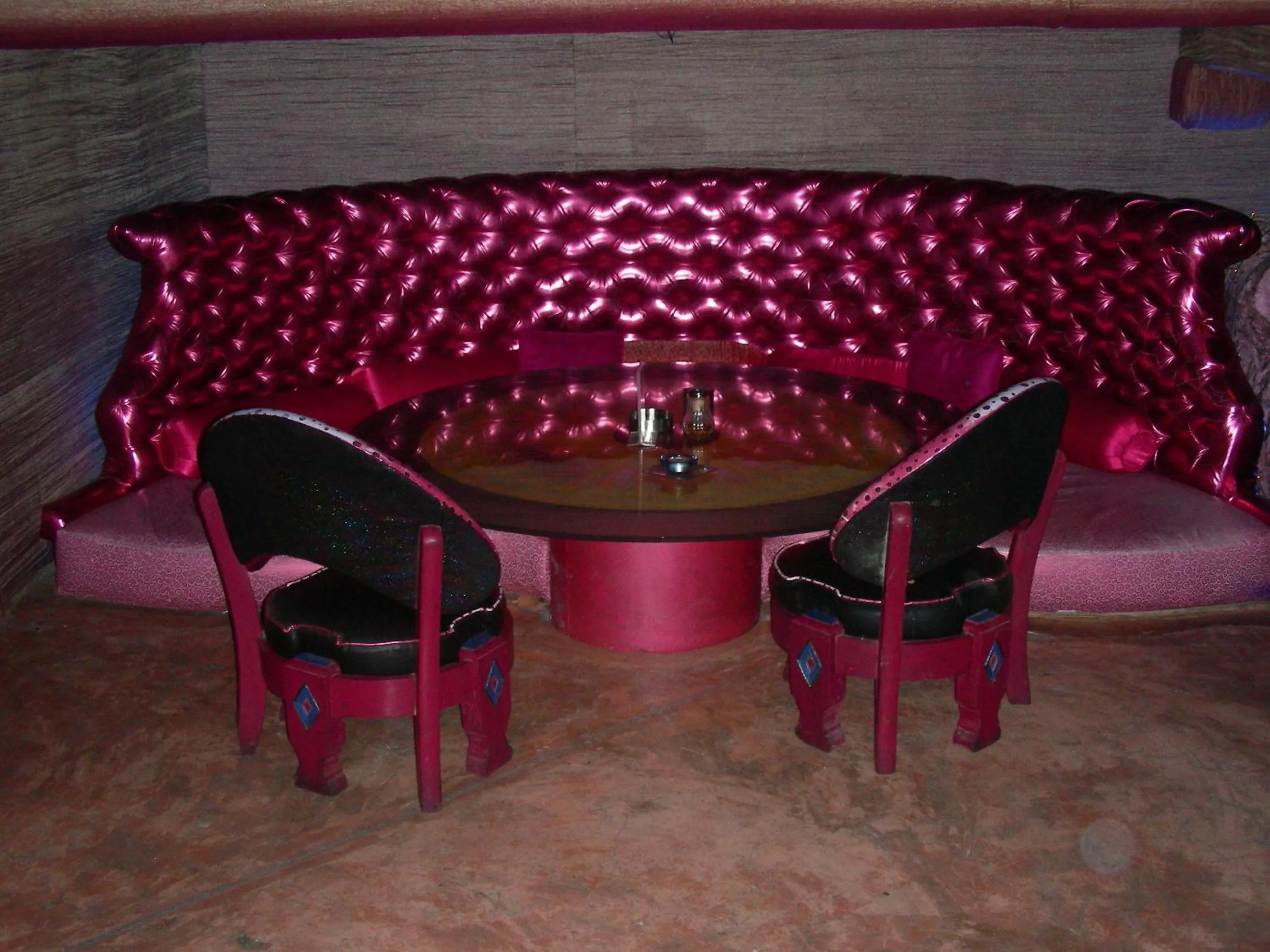 Restaurant/places to eat in Hotel New Bengal