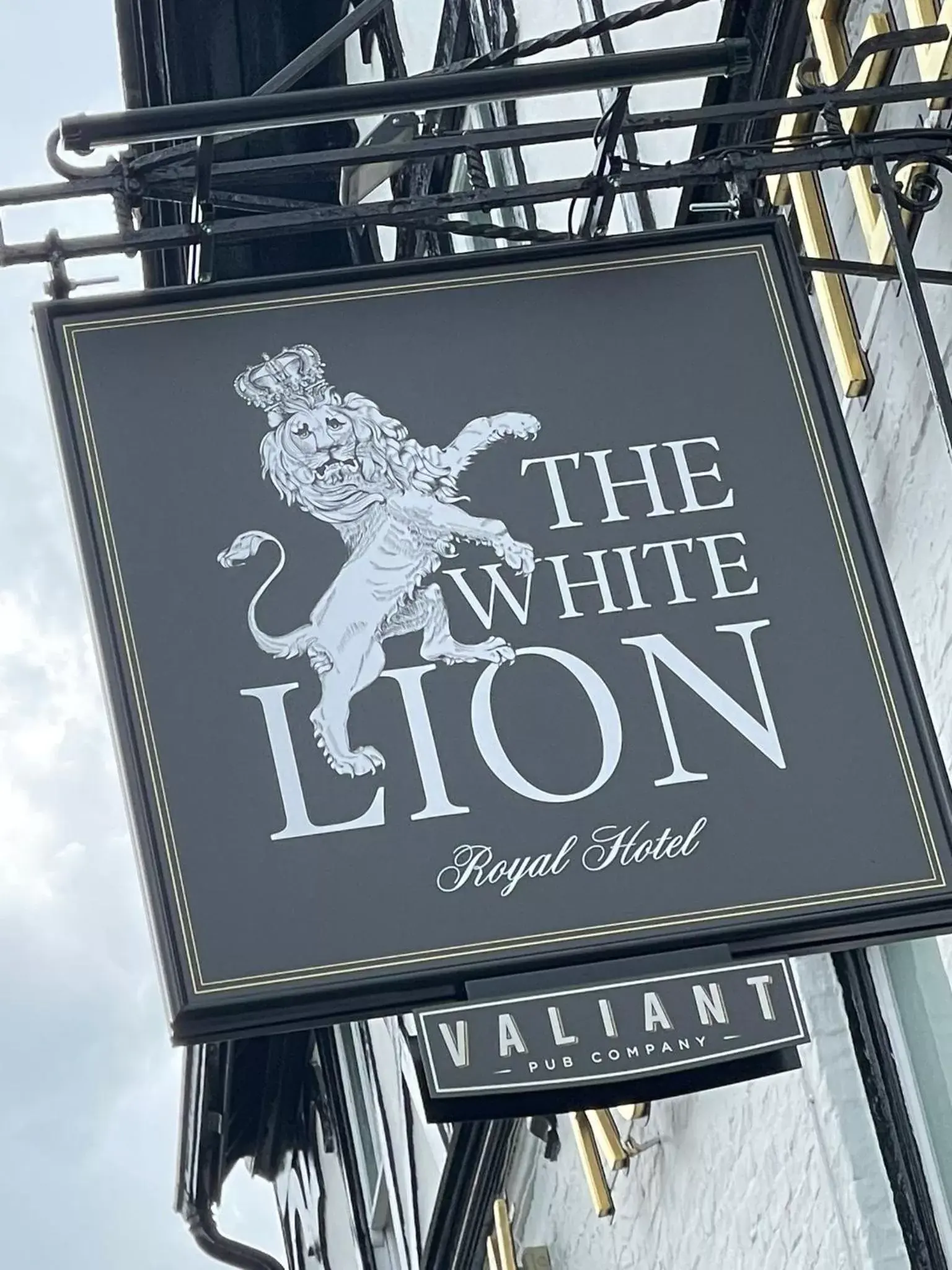 Property Logo/Sign in White Lion Royal Hotel