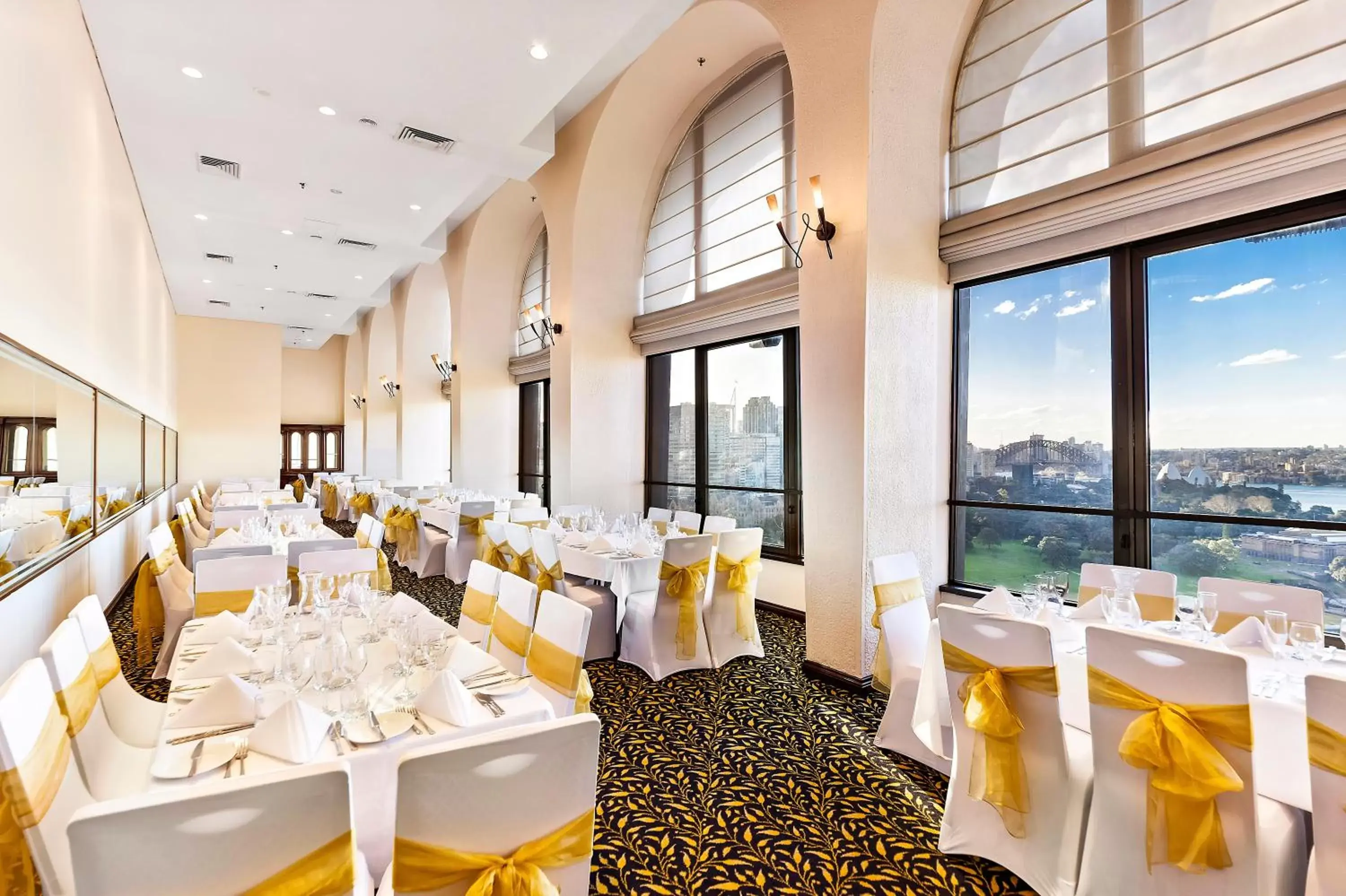 Balcony/Terrace, Restaurant/Places to Eat in The Sydney Boulevard Hotel