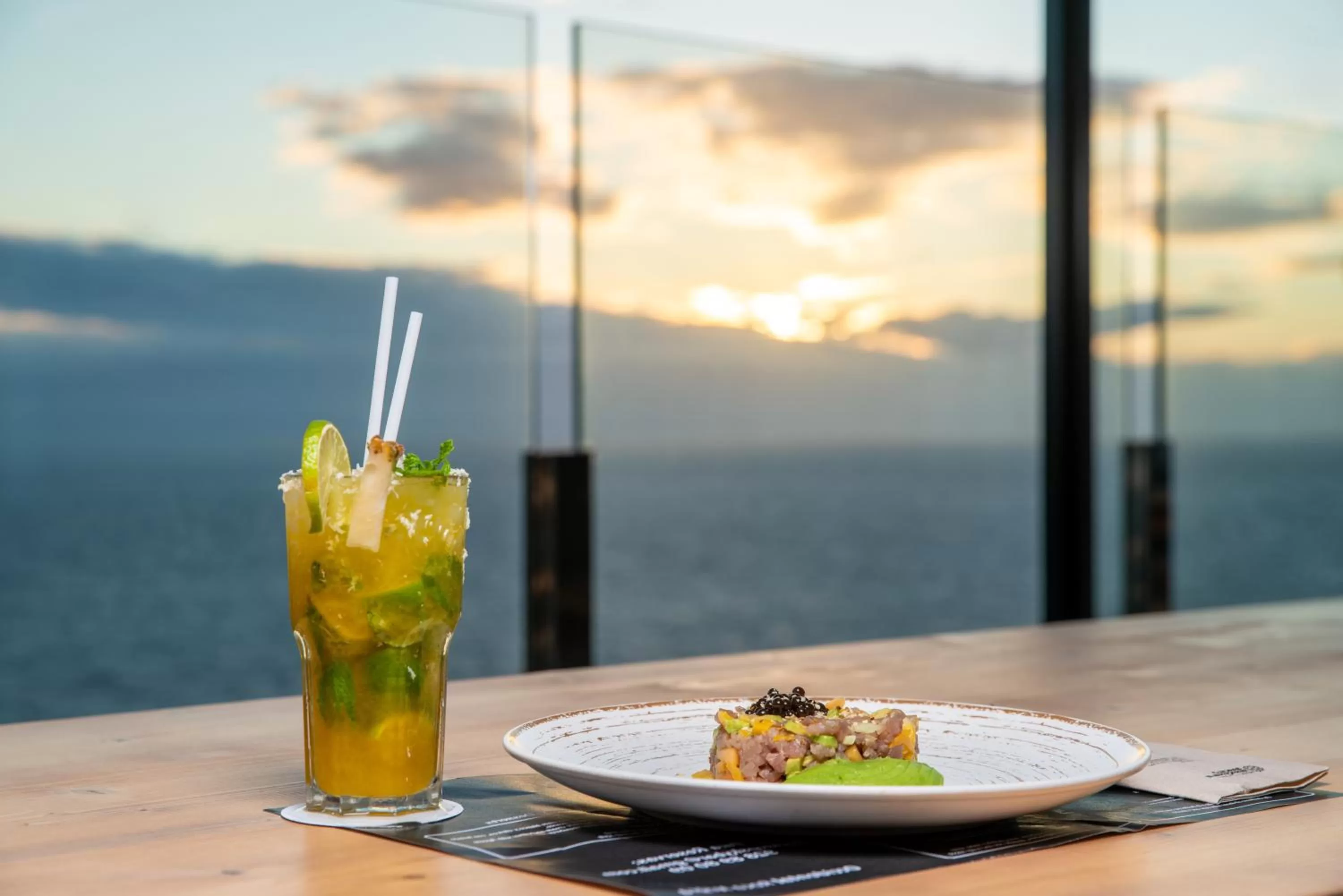 Food and drinks in Occidental Roca Negra - Adults Only