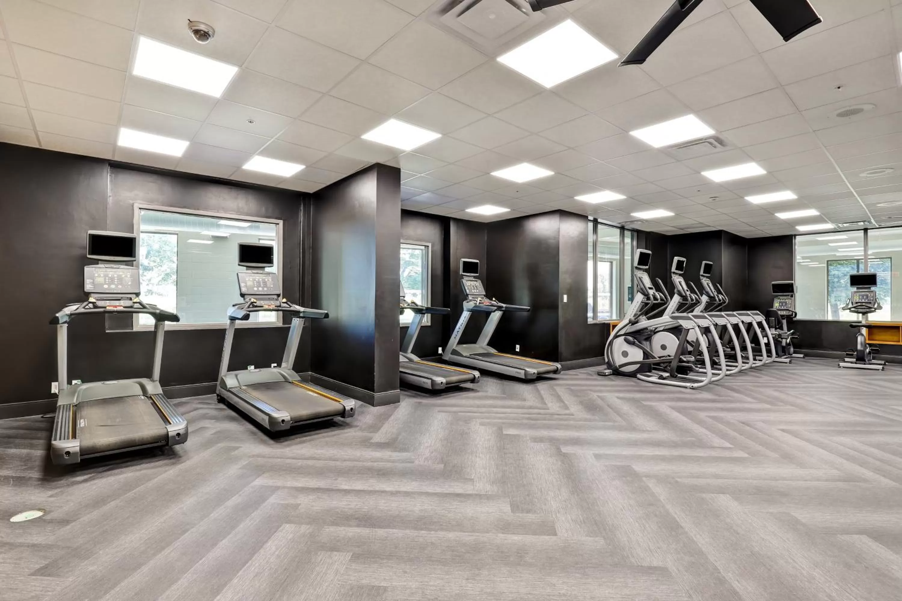 Fitness centre/facilities in Four Points by Sheraton St. Catharines Niagara Suites
