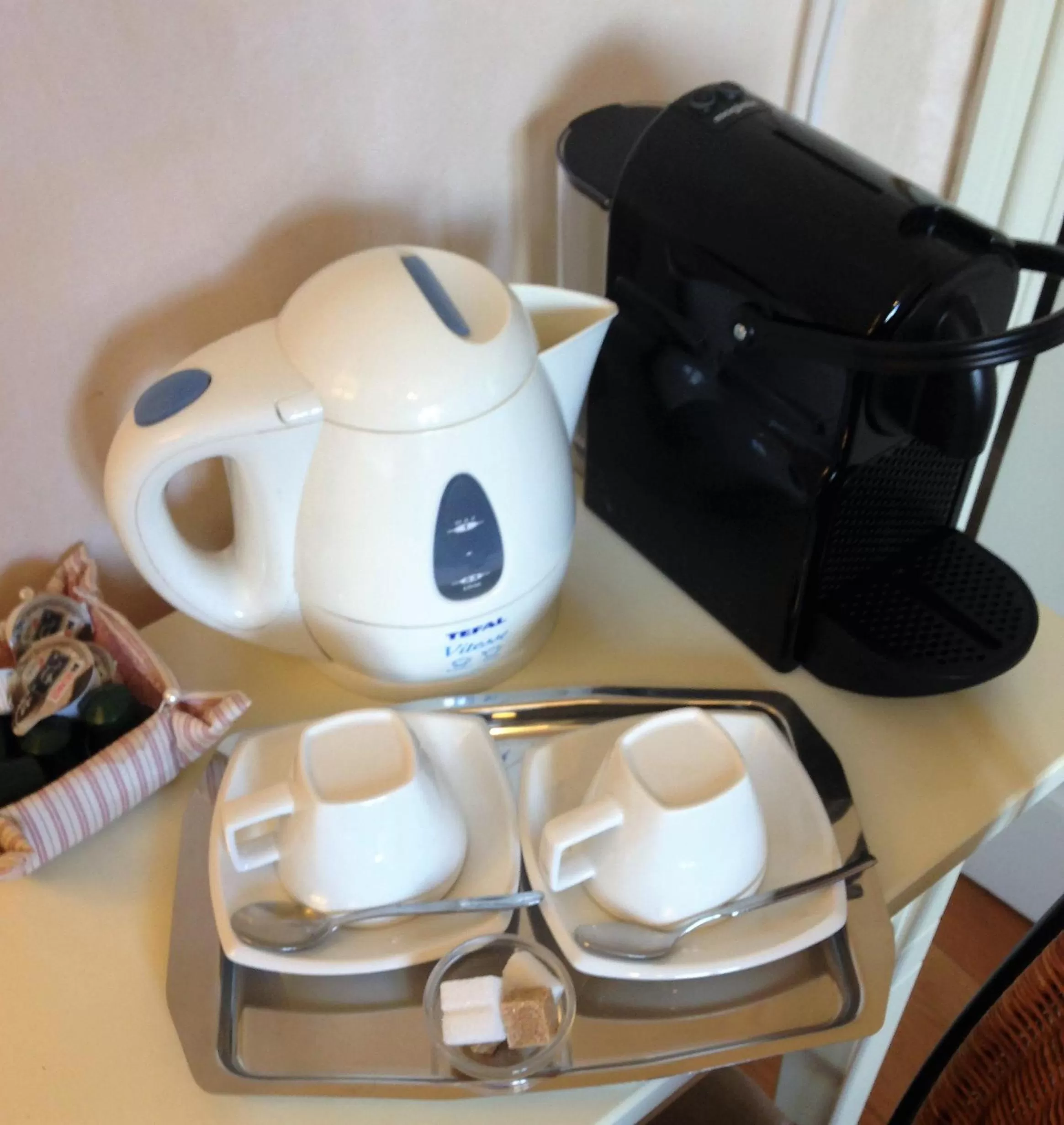 Coffee/tea facilities in B&B Coupure